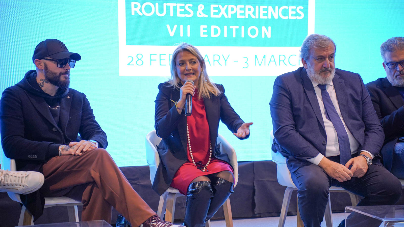 Galleria EMILIANO: “QUESTO DEVE ESSERE L’ANNO ZERO DEI RIFIUTI IN PUGLIA” - Diapositiva 4 di 10