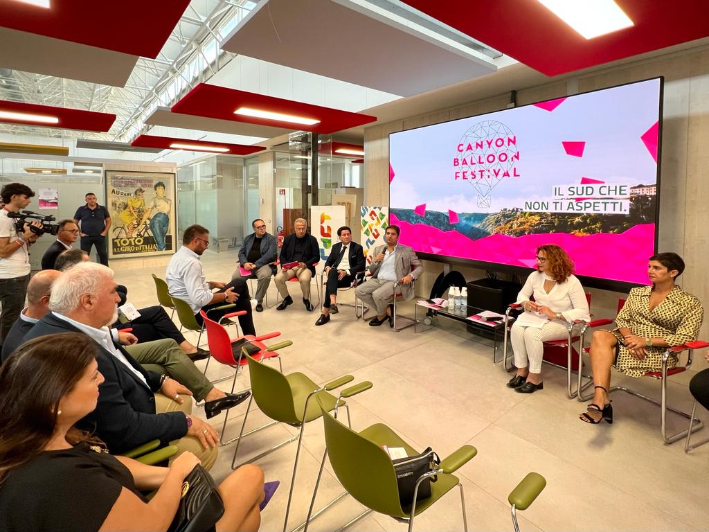 Galleria TERRA DELLE GRAVINE: ARRIVA IL “CANYON BALLOON FESTIVAL” - Diapositiva 2 di 3