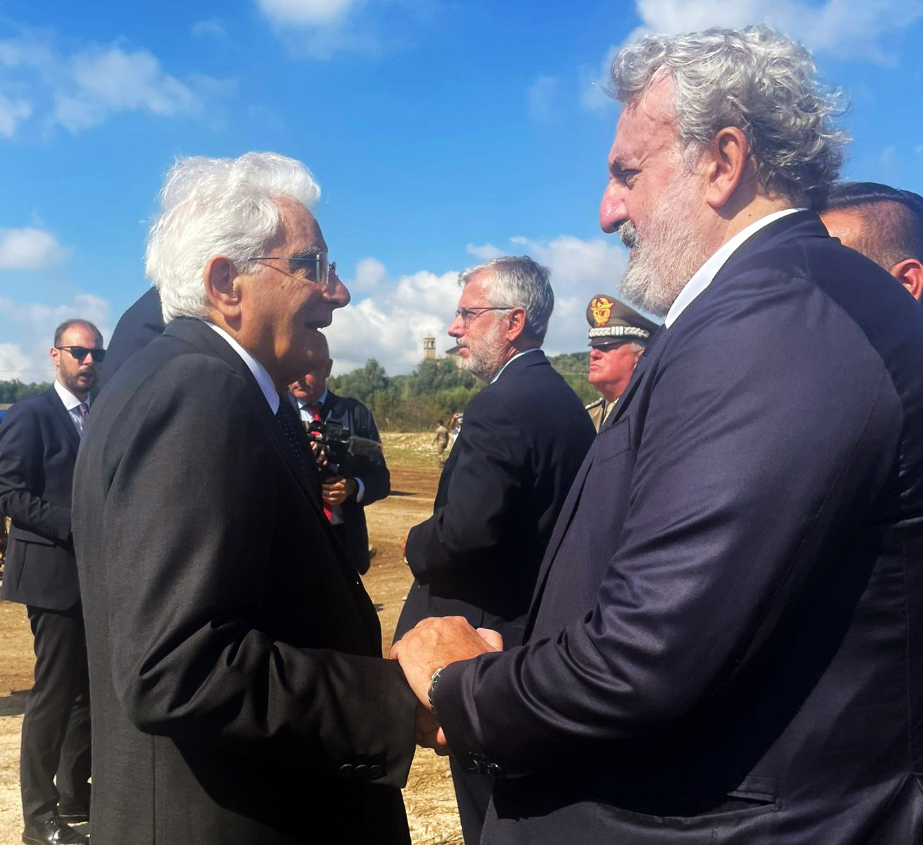 Galleria Michele Emiliano all’esercitazione militare “Leone Alato 23” a Cagnano Varano alla presenza del Presidente della Repubblica Mattarella e del ministro Crosetto - Diapositiva 20 di 22