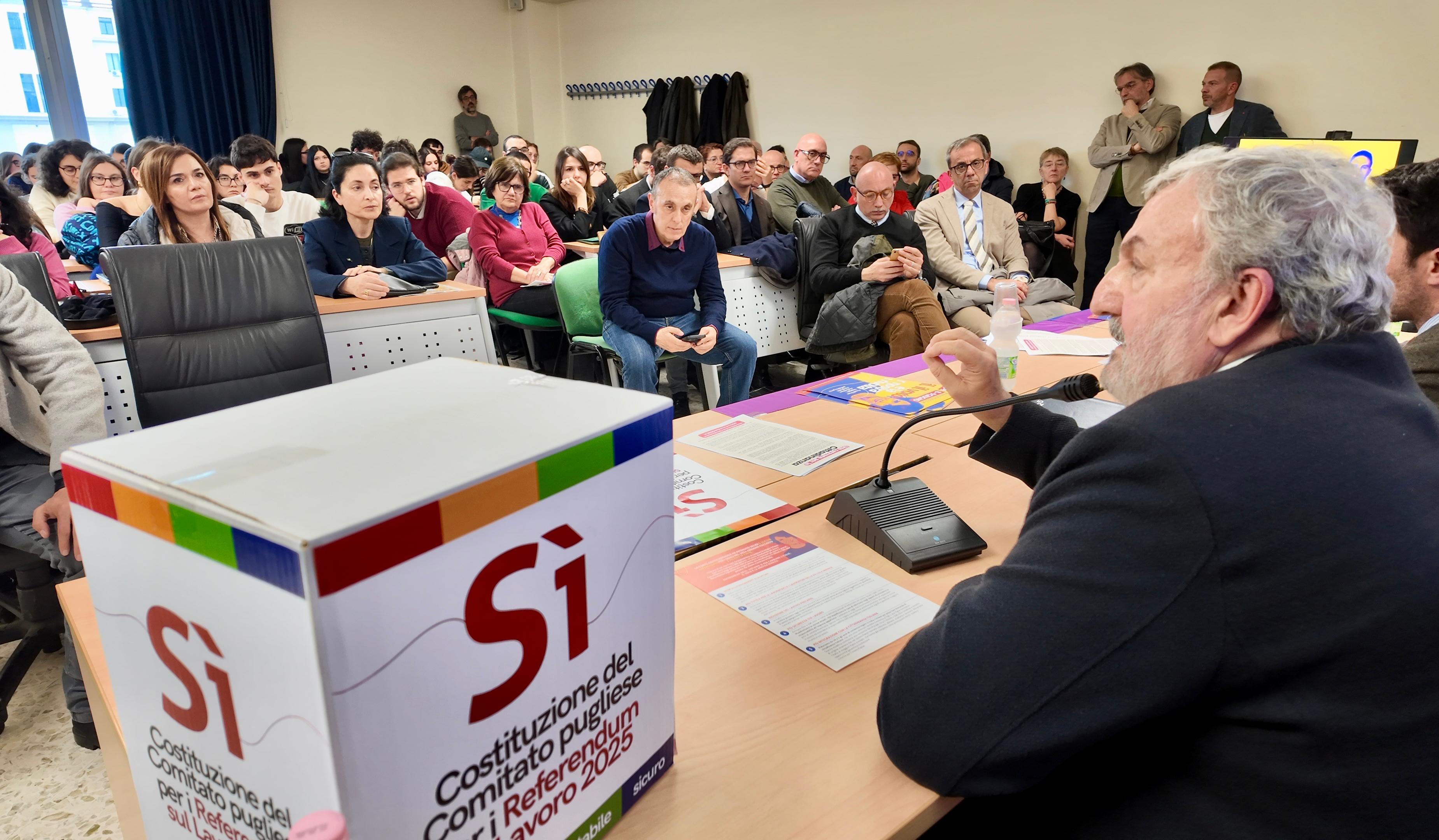 Galleria EMILIANO ALLA COSTITUZIONE DEL COMITATO PUGLIESE PER I REFERENDUM SUL LAVORO DELL’8/9 GIUGNO 2025 - Diapositiva 3 di 3