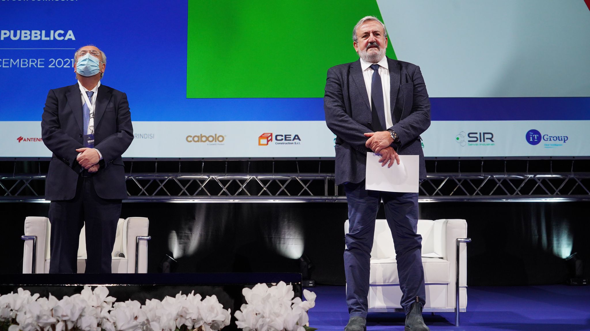 Galleria EMILIANO ALL’ASSEMBLEA DI CONFINDUSTRIA BRINDISI:  “VOGLIAMO TRASFORMARE BRINDISI NELLA CAPITALE DELL’INNOVAZIONE TECNOLOGICA DEL SALENTO” - Diapositiva 4 di 24