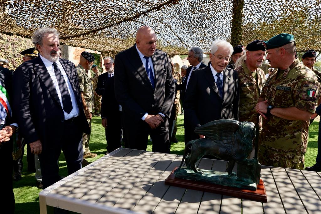 Galleria Michele Emiliano all’esercitazione militare “Leone Alato 23” a Cagnano Varano alla presenza del Presidente della Repubblica Mattarella e del ministro Crosetto - Diapositiva 21 di 22