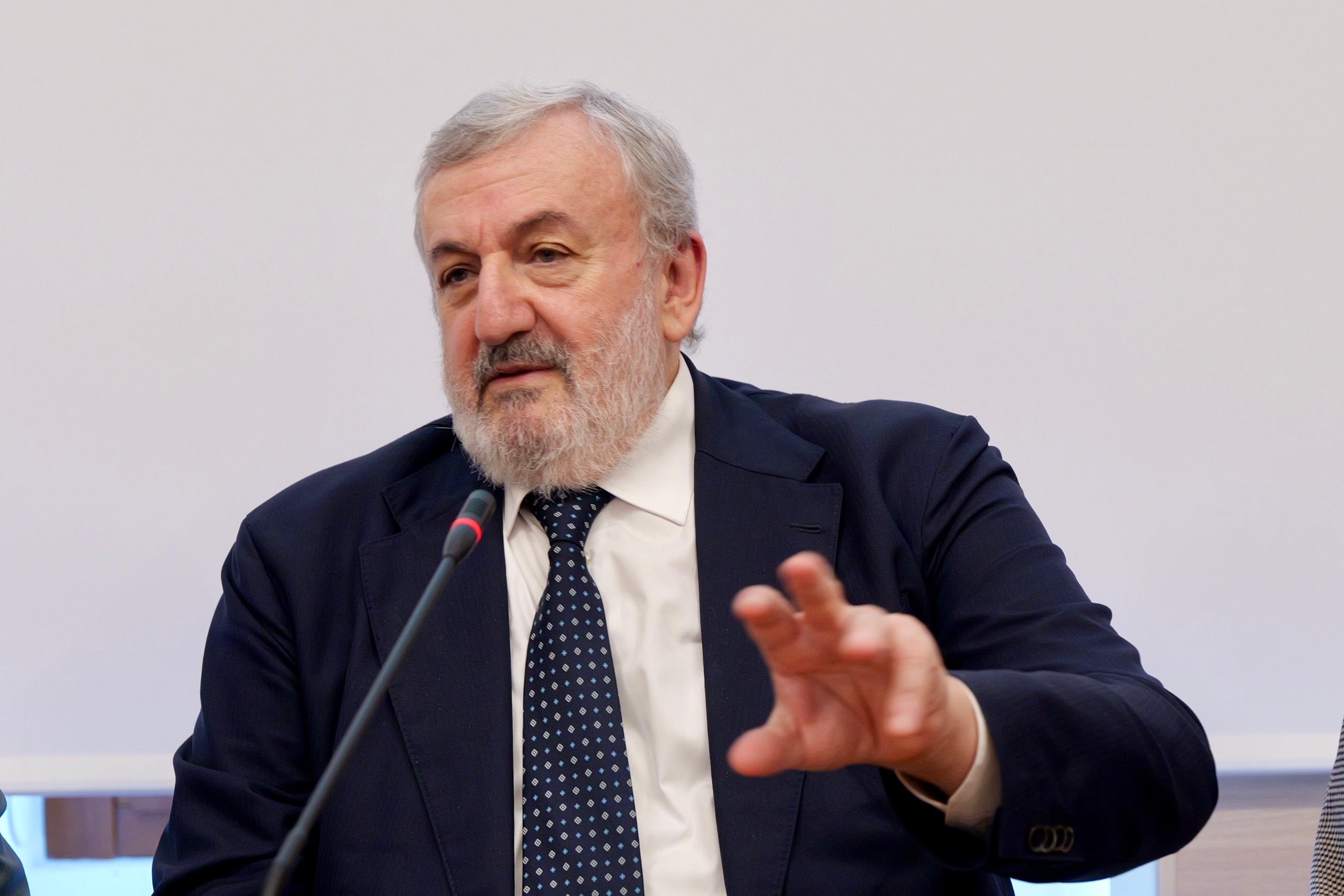 Galleria Prevenzione e contrasto dei reati ambientali: Regione Puglia, Forze dell’Ordine, Arpa e CNR presentano l'accordo quadro - Diapositiva 8 di 8