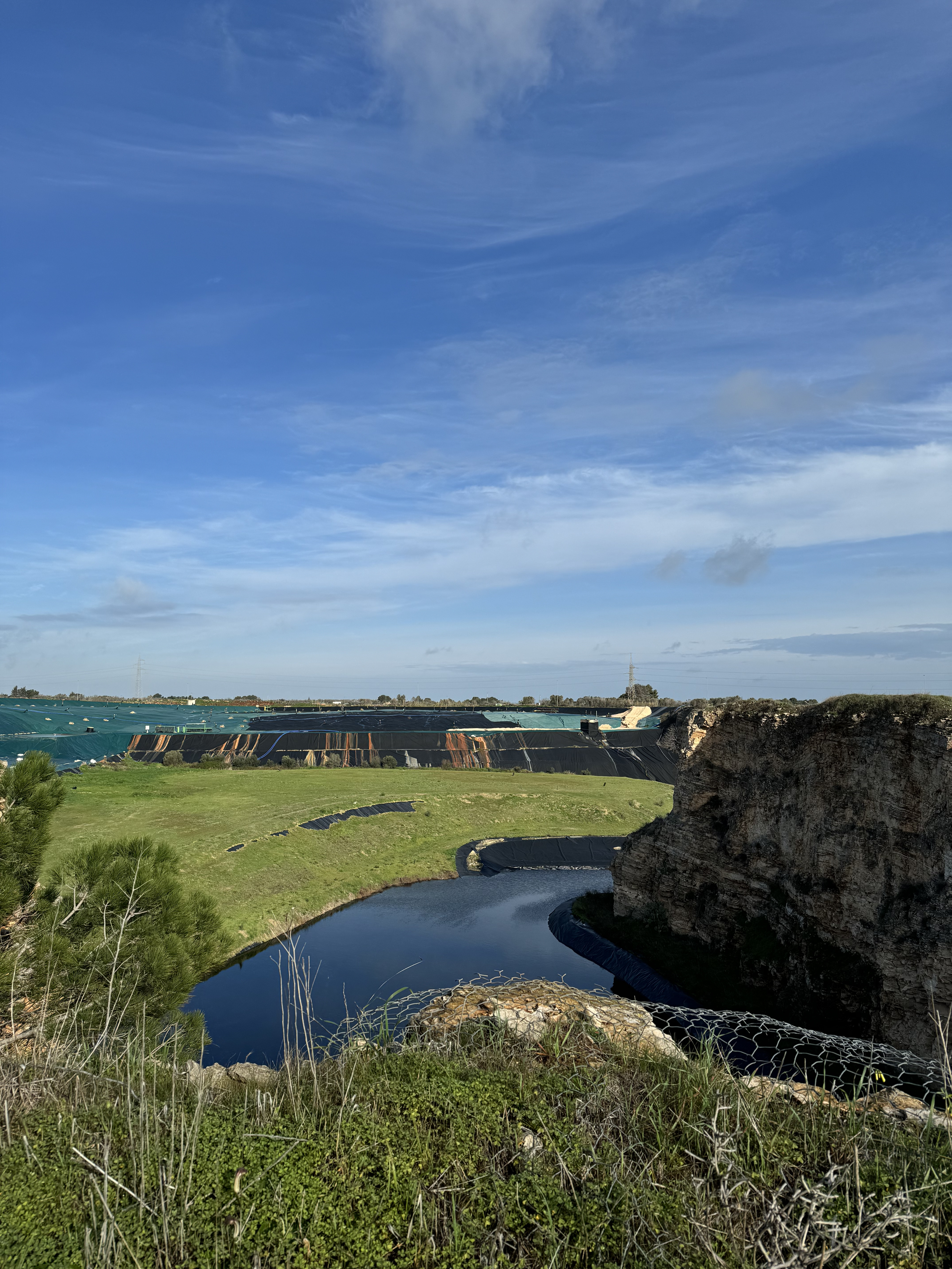 Galleria Discarica contrada Autigno a Brindisi, sopralluogo dell’assessora Triggiani: “Ci sono ancora criticità, ma il sito rappresenta una priorità per la Regione”. Stanziati 3 milioni di euro al Comune - Diapositiva 2 di 5