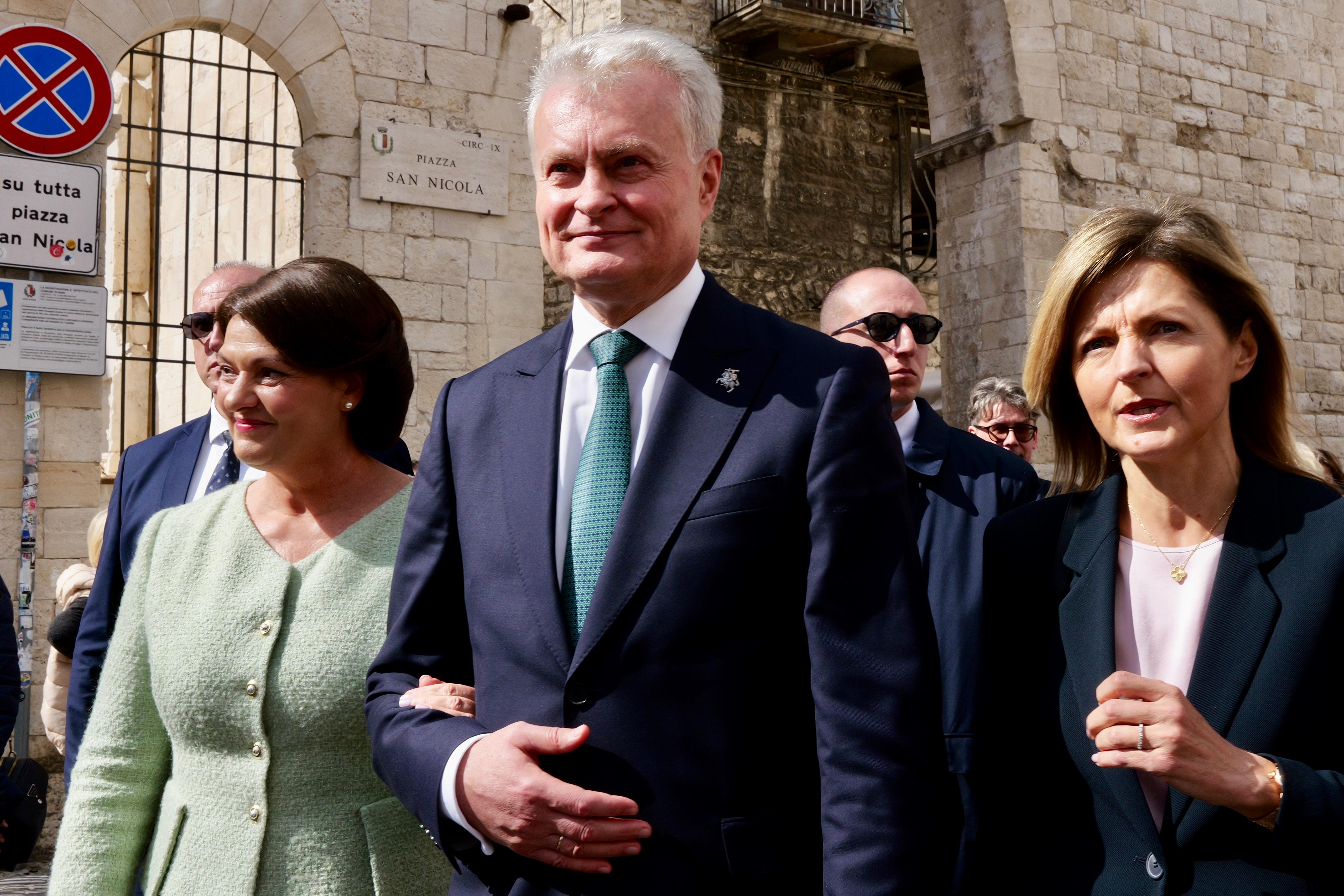 Galleria EMILIANO ACCOGLIE IL PRESIDENTE DELLA REPUBBLICA DI LITUANIA NAUSĖDA - Diapositiva 10 di 14