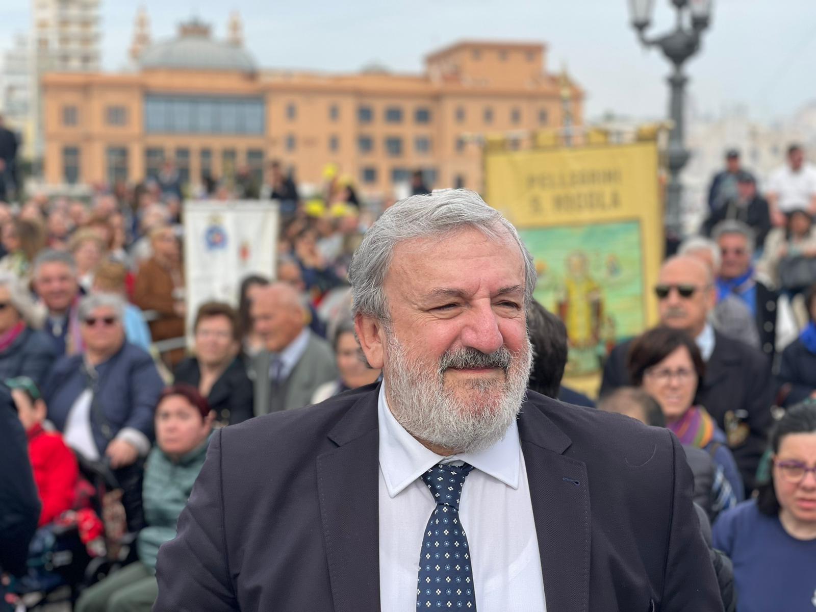 Galleria EMILIANO ALLE CELEBRAZIONI PER SAN NICOLA A BARI: “È LA FESTA IN CUI SI CELEBRA LA GRANDEZZA DELL’UMANITÀ”  - Diapositiva 8 di 14