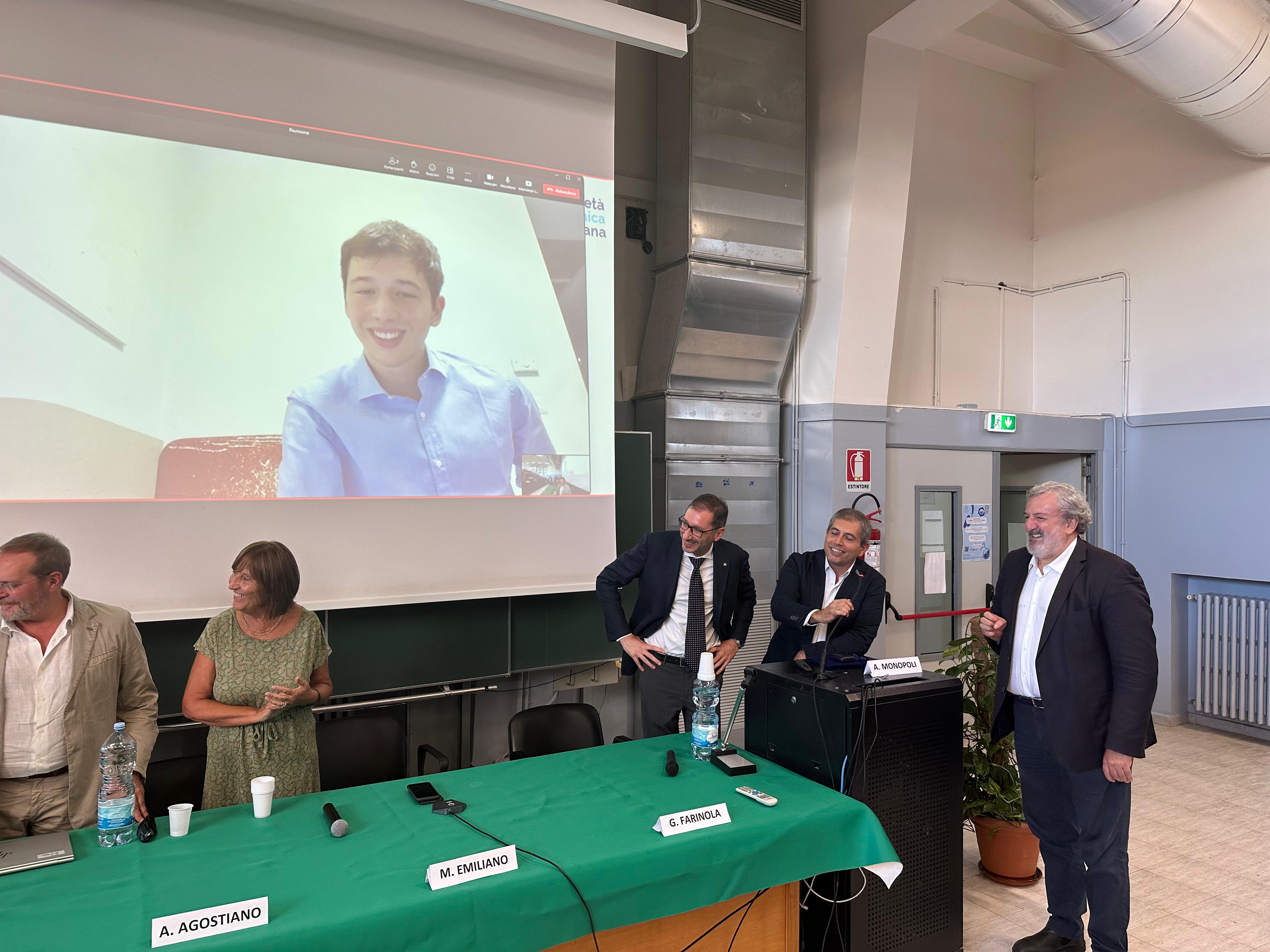 Galleria GIOCHI DELLA CHIMICA, EMILIANO E FARINOLA (SCI) HANNO INCONTRATO GLI STUDENTI PUGLIESI DISTINTISI ALL’ULTIMA EDIZIONE - Diapositiva 10 di 11