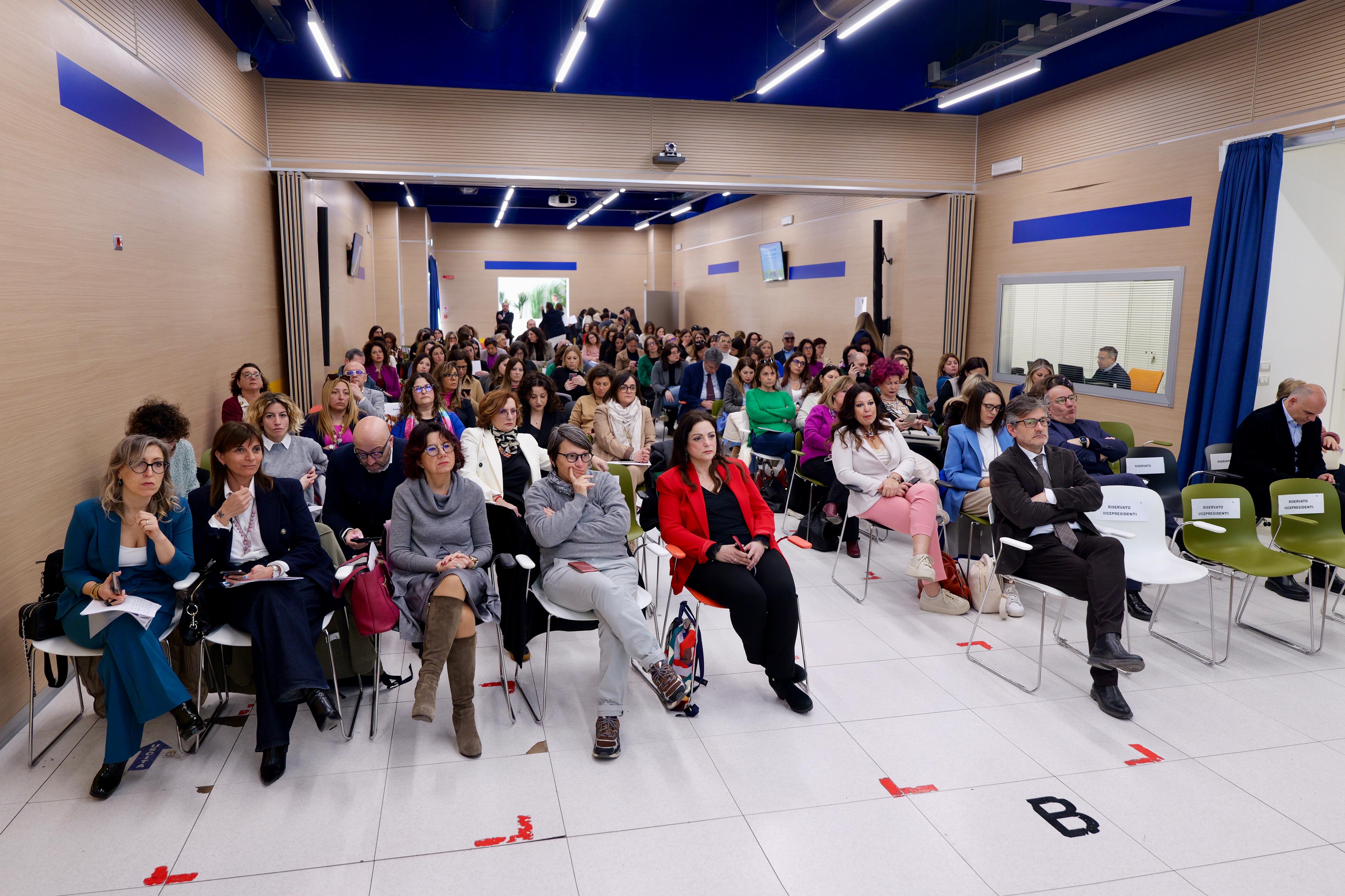 Galleria Politiche di genere nelle amministrazioni comunali: l’evento finale di “Genereincomune” con Anci Puglia - Diapositiva 7 di 11