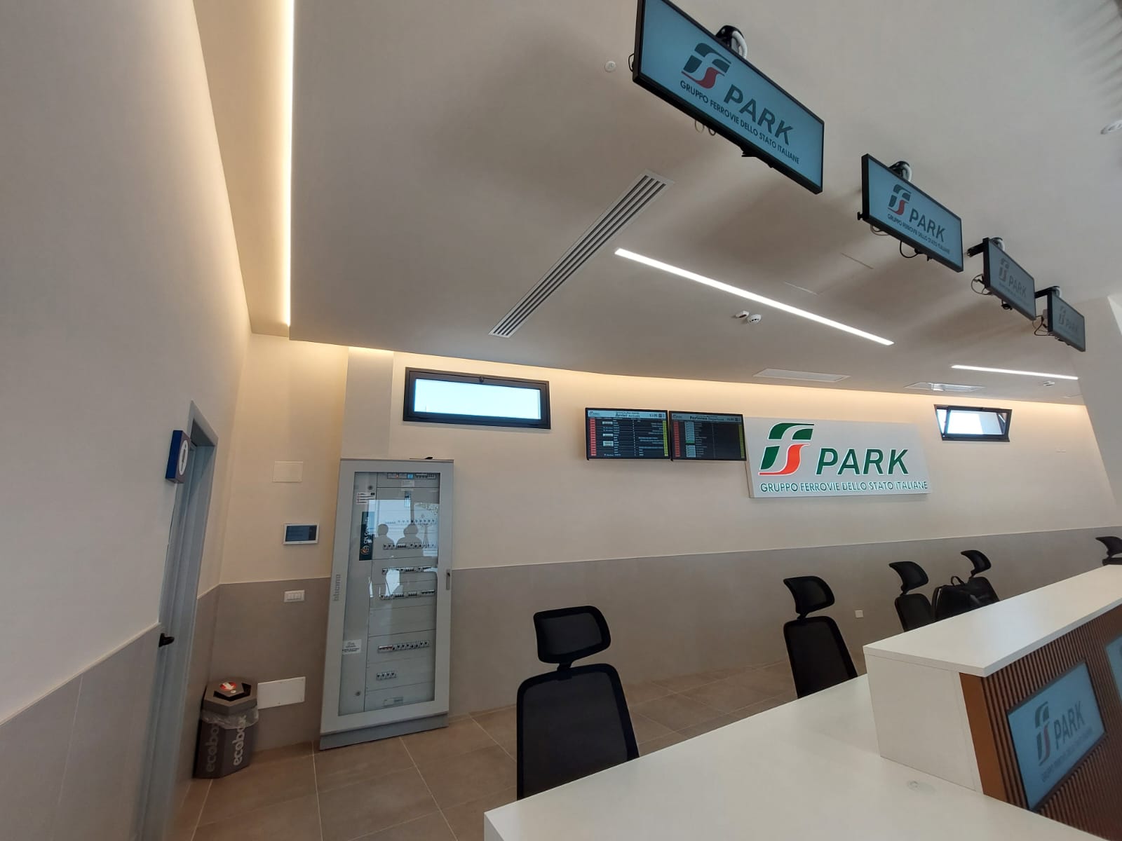 Galleria Trasporti, sopralluogo dell’assessore Ciliento al terminal bus di Bari Centrale che entrerà in funzione l’8 settembre - Diapositiva 1 di 11