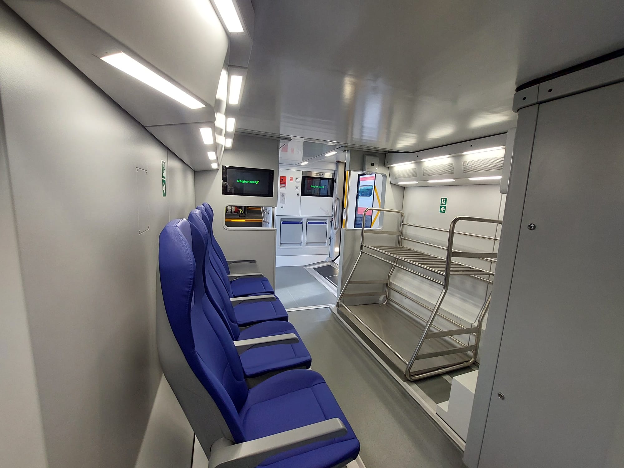 Galleria Trasporti, presentati i due nuovi treni elettrici a due piani del Regionale di Trenitalia - Diapositiva 4 di 24