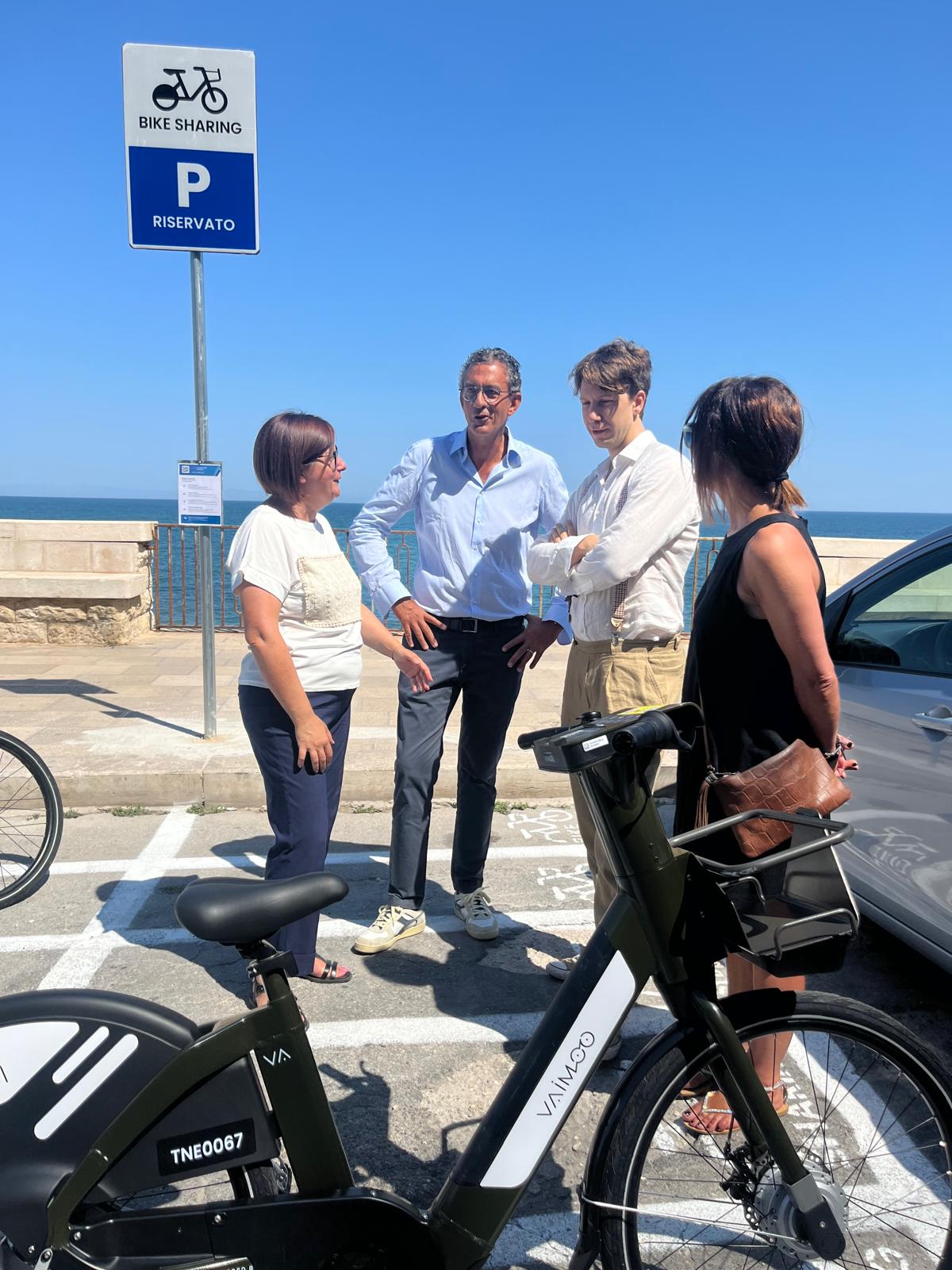 Galleria Mobilità sostenibile, l’assessore Ciliento a Trani per il nuovo servizio di sharing mobility finanziato dalla Regione - Diapositiva 1 di 5