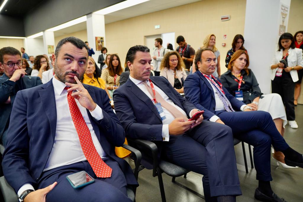 Galleria FDL 2023. “SEF - Sud Export Forum”, FIRMATO PROTOCOLLO D'INTESA TRA REGIONE PUGLIA, NUOVA FIERA DEL LEVANTE, FORUM ITALIANO DELL’EXPORT E CAMERA DI COMMERCIO DI BARI - Diapositiva 12 di 15