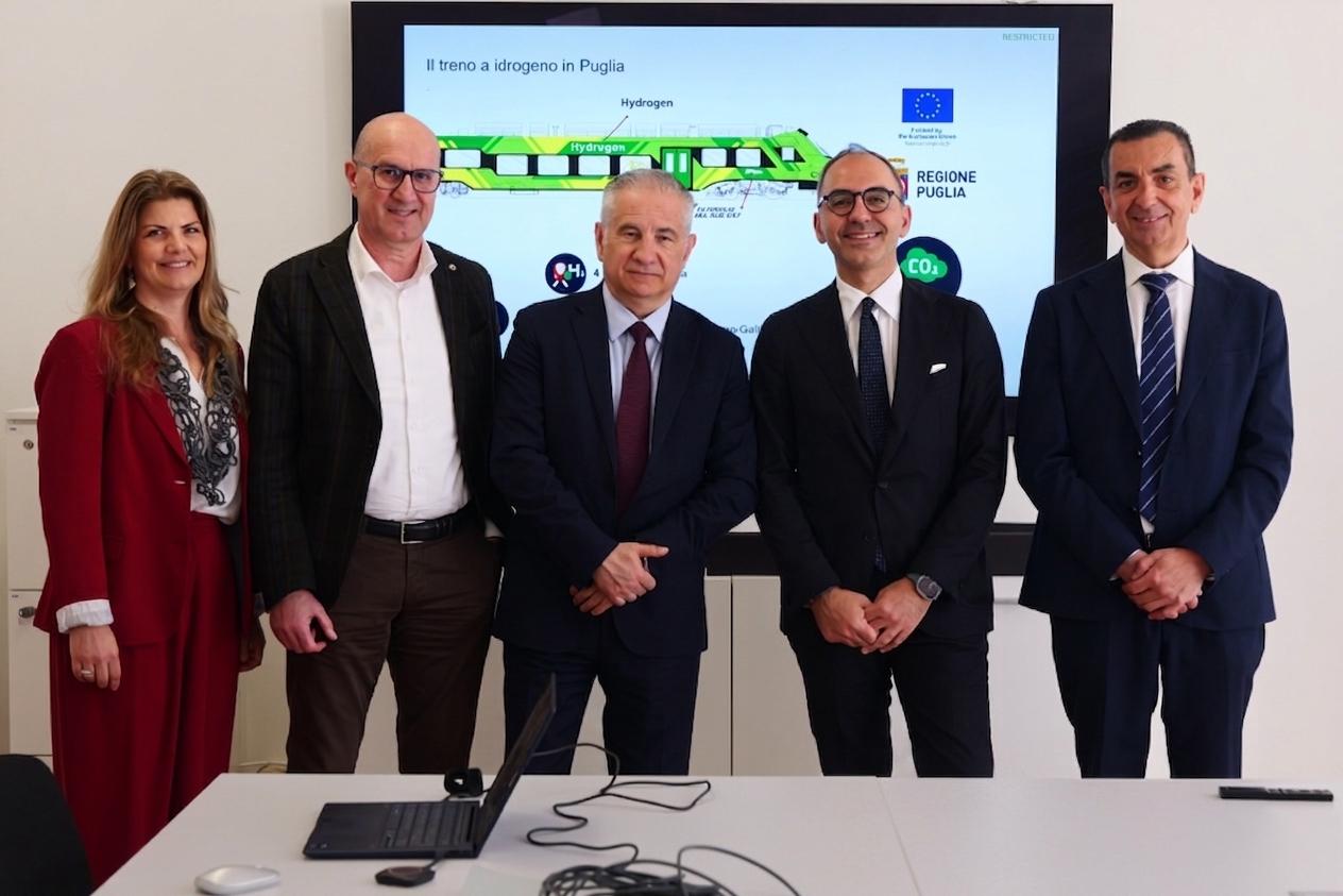 Galleria Trasporti, l’assessore Piemontese in visita alla sede Alstom di Modugno (Bari), dove si lavora sulle tecnologie applicate alla mobilità e alla sicurezza del trasporto ferroviario - Diapositiva 9 di 14