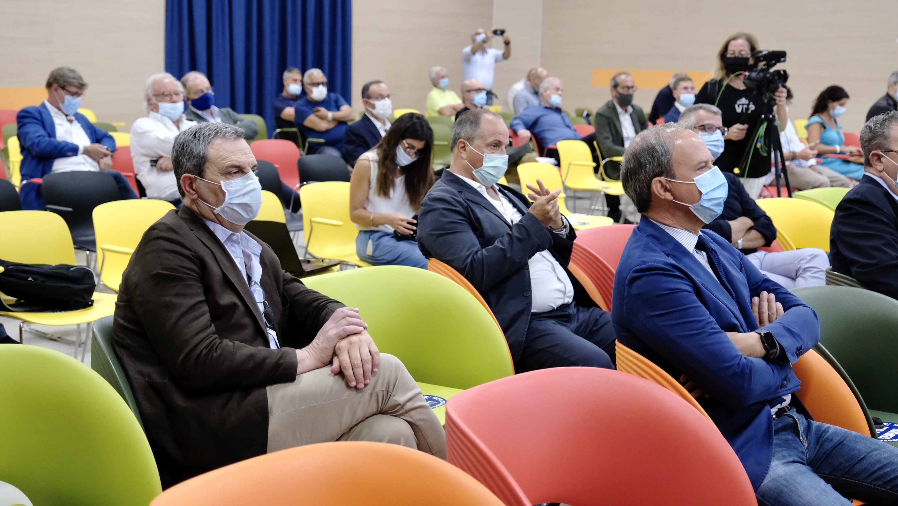 Galleria Presidente Regione e Montanaro presentano il nuovo Piano Ospedaliero della Regione Puglia - Diapositiva 6 di 11