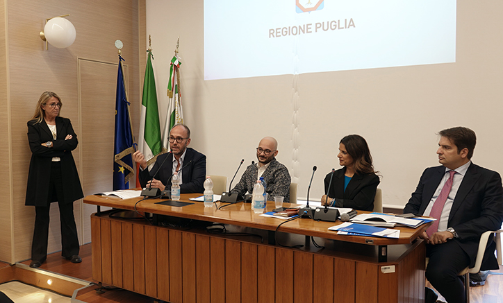 Galleria MANIBUS Festival Internazionale di Arte e Impresa: Regione Puglia e i Comuni di Fasano e Monopoli hanno ufficialmente aperto la prima edizione - Diapositiva 7 di 10