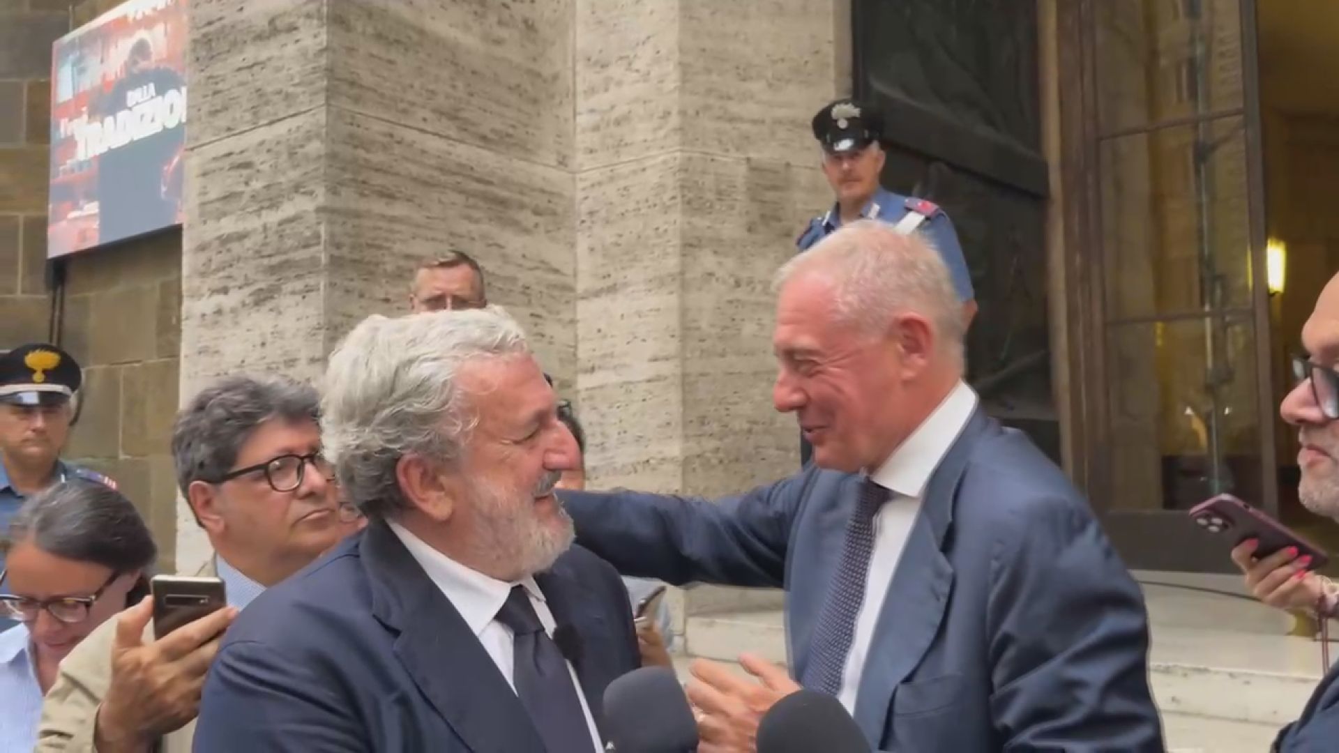 Galleria Dichiarazione del presidente della Regione Puglia Michele Emiliano sulla firma per la decarbonizzazione dell’ex Ilva di Taranto - Diapositiva 2 di 2