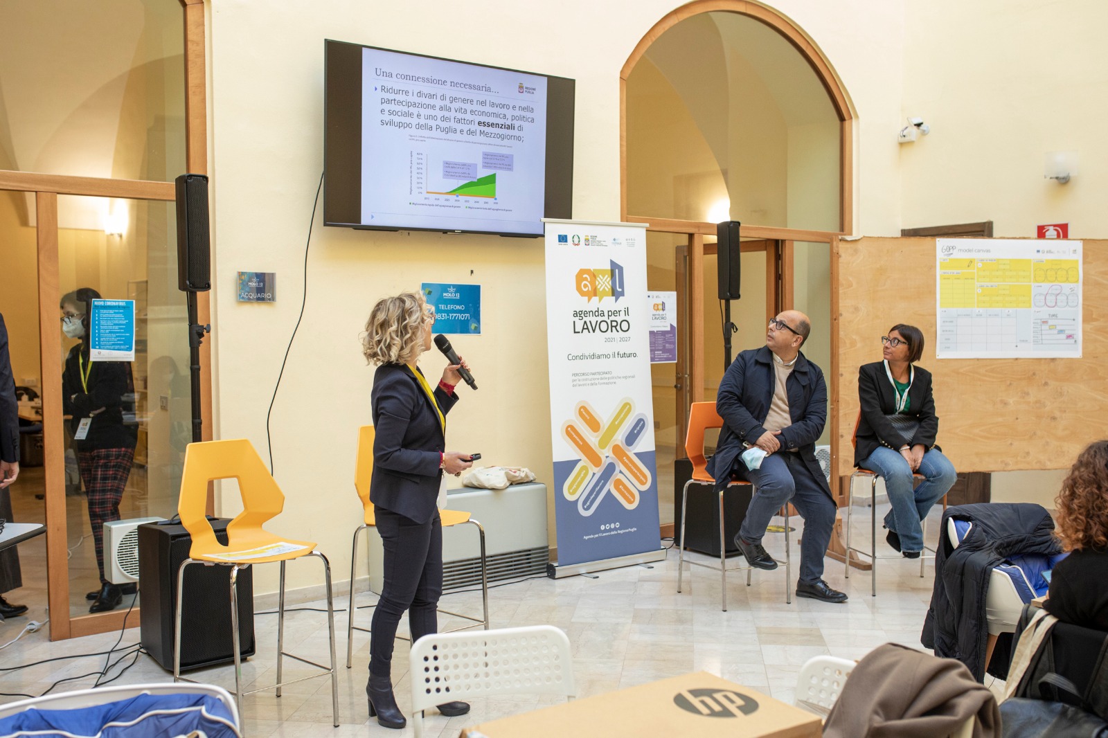 Galleria APPRODA A BRINDISI AGENDA PER IL LAVORO 2021-2027 DI REGIONE PUGLIA TERZA TAPPA NEL COWORKING SPACE MOLO 12 DI PALAZZO GUERRERI - Diapositiva 1 di 9