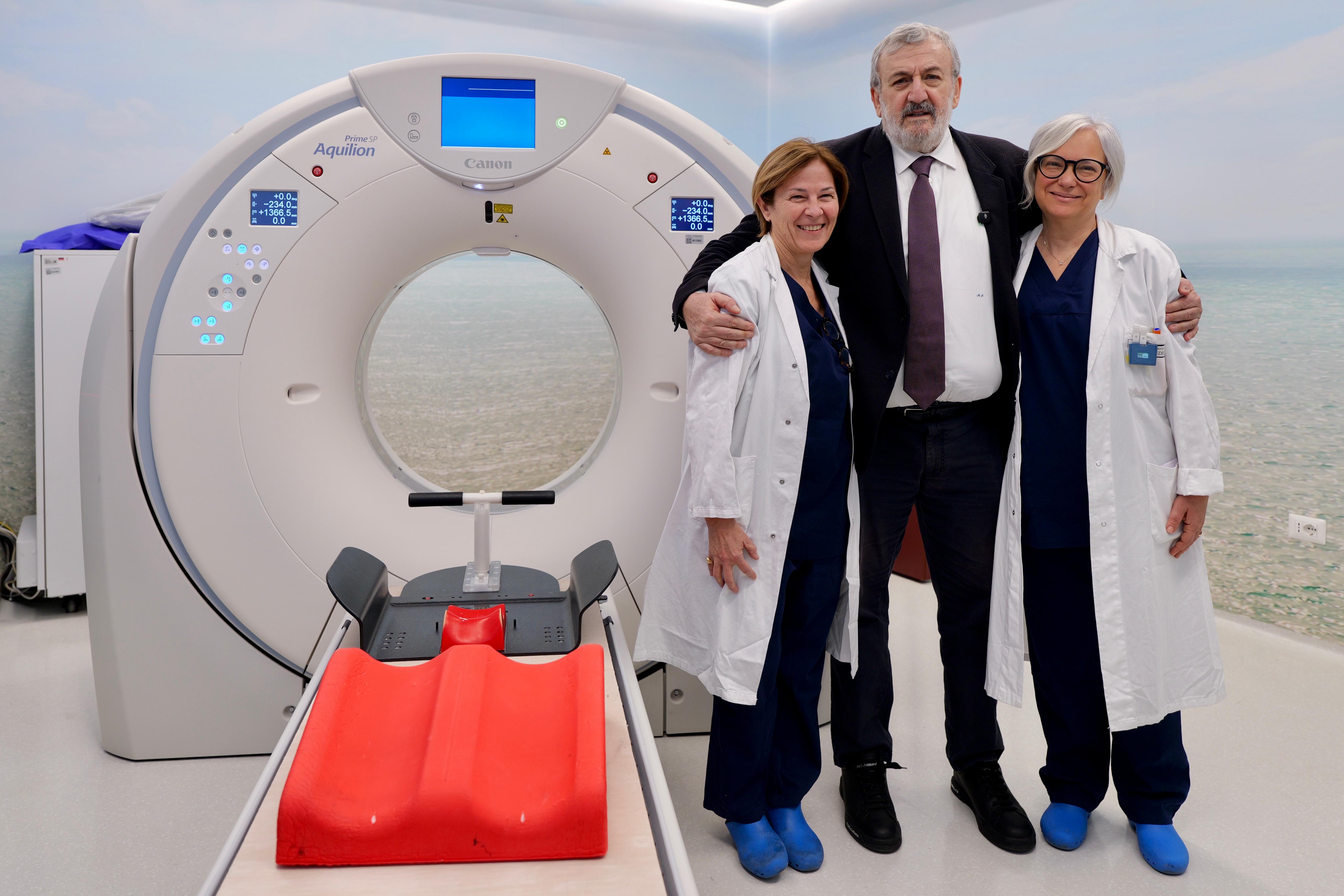 Galleria ASL BRINDISI, EMILIANO A FIRMA CONTRATTI SANITASERVICE E ALL’OSPEDALE PERRINO PER NUOVI APPARECCHI DI MEDICINA NUCLEARE E RADIOTERAPIA - Diapositiva 2 di 22