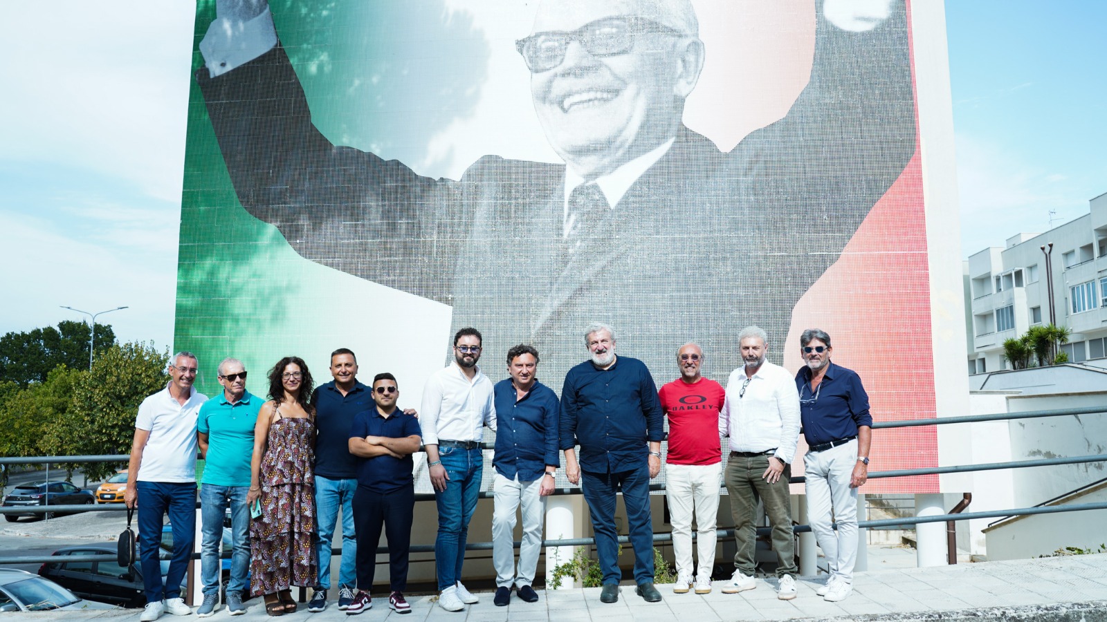Galleria MARTINA FRANCA, EMILIANO E PENTASSUGLIA ALL’INAUGURAZIONE DELLO SMART WALL DEDICATO A PERTINI - Diapositiva 4 di 10