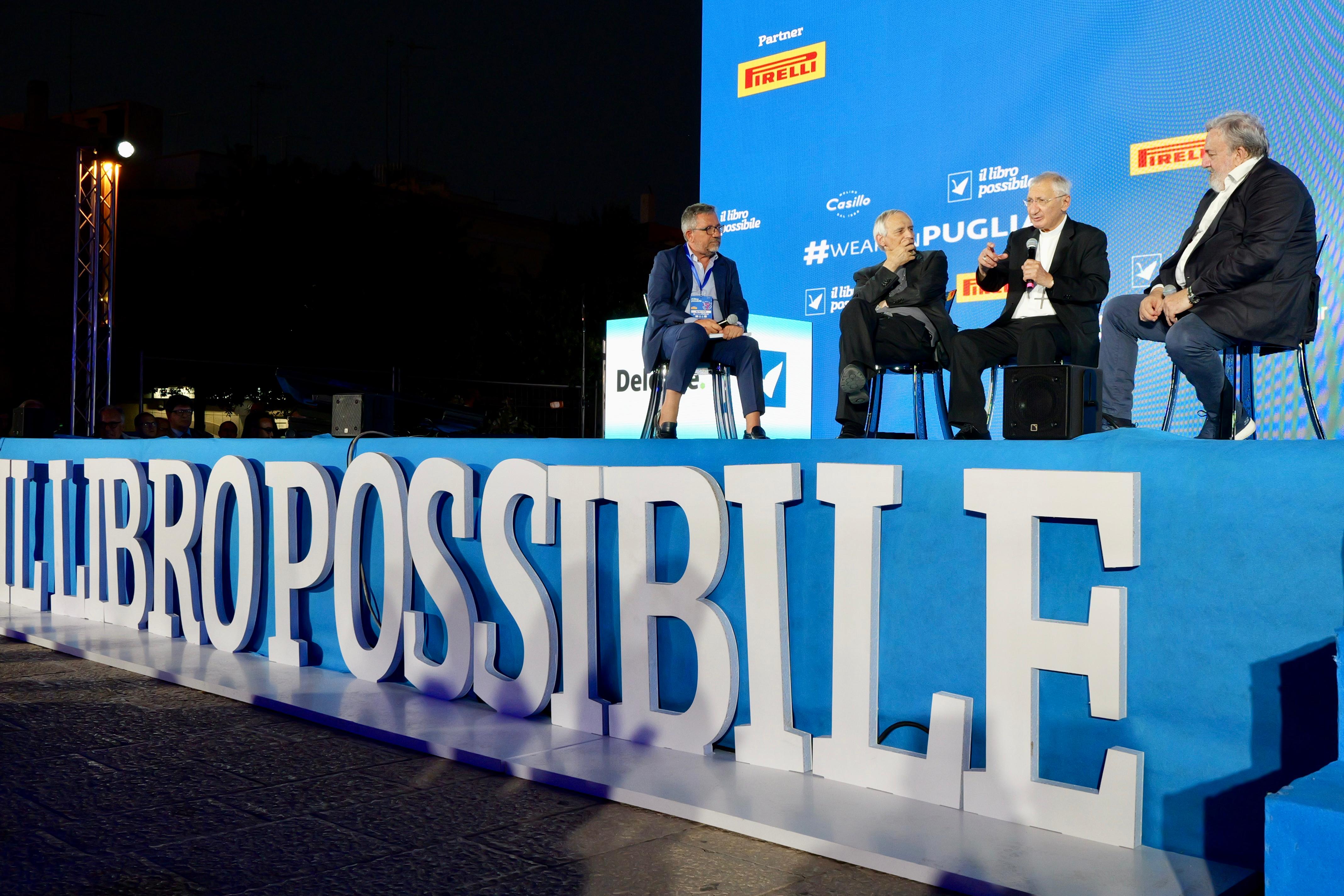 Galleria IL PRESIDENTE EMILIANO ALL’APERTURA DEL FESTIVAL IL LIBRO POSSIBILE A POLIGNANO A MARE - Diapositiva 8 di 12