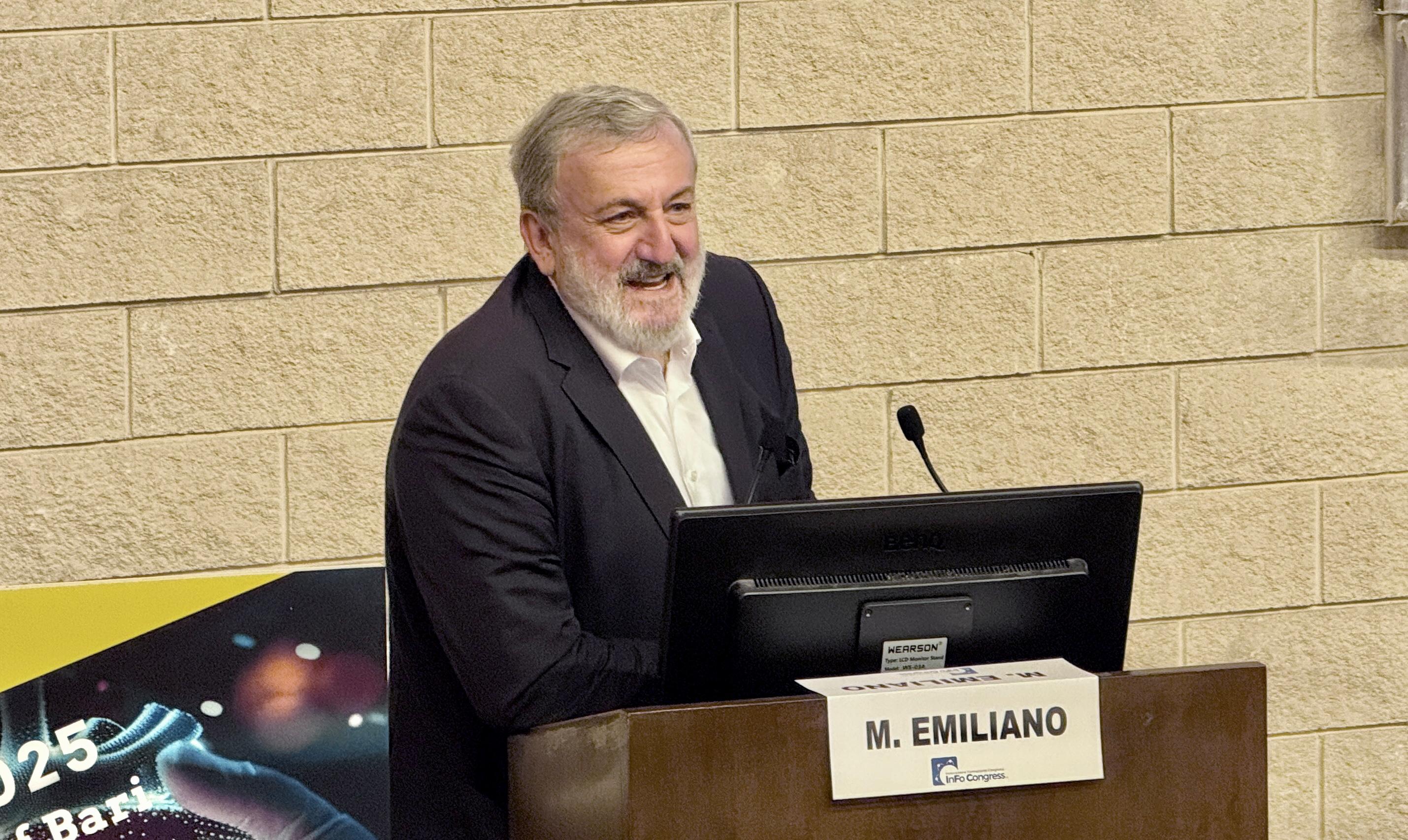 Galleria EMILIANO AL CONGRESSO SUI NUOVI ORIZZONTI DELLA CARDIOLOGIA: “LA PUGLIA PRIMA IN ITALIA PER I TRAPIANTI DI CUORE, GRAZIE ALLA GRANDE SINERGIA TRA POLICLINICO DI BARI, REGIONE E TANTI MEDICI” - Diapositiva 1 di 8