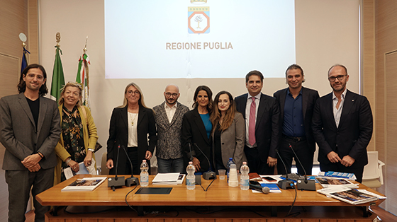 Galleria MANIBUS Festival Internazionale di Arte e Impresa: Regione Puglia e i Comuni di Fasano e Monopoli hanno ufficialmente aperto la prima edizione - Diapositiva 9 di 10