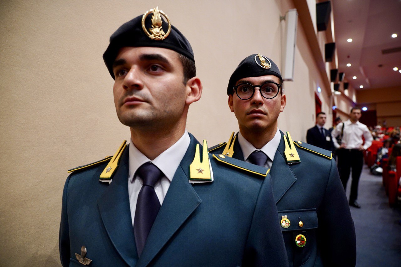 Galleria Emiliano e Leo al convegno “La Scuola, un cantiere sempre aperto sul futuro” con il Ministro Valditara. - Diapositiva 2 di 9