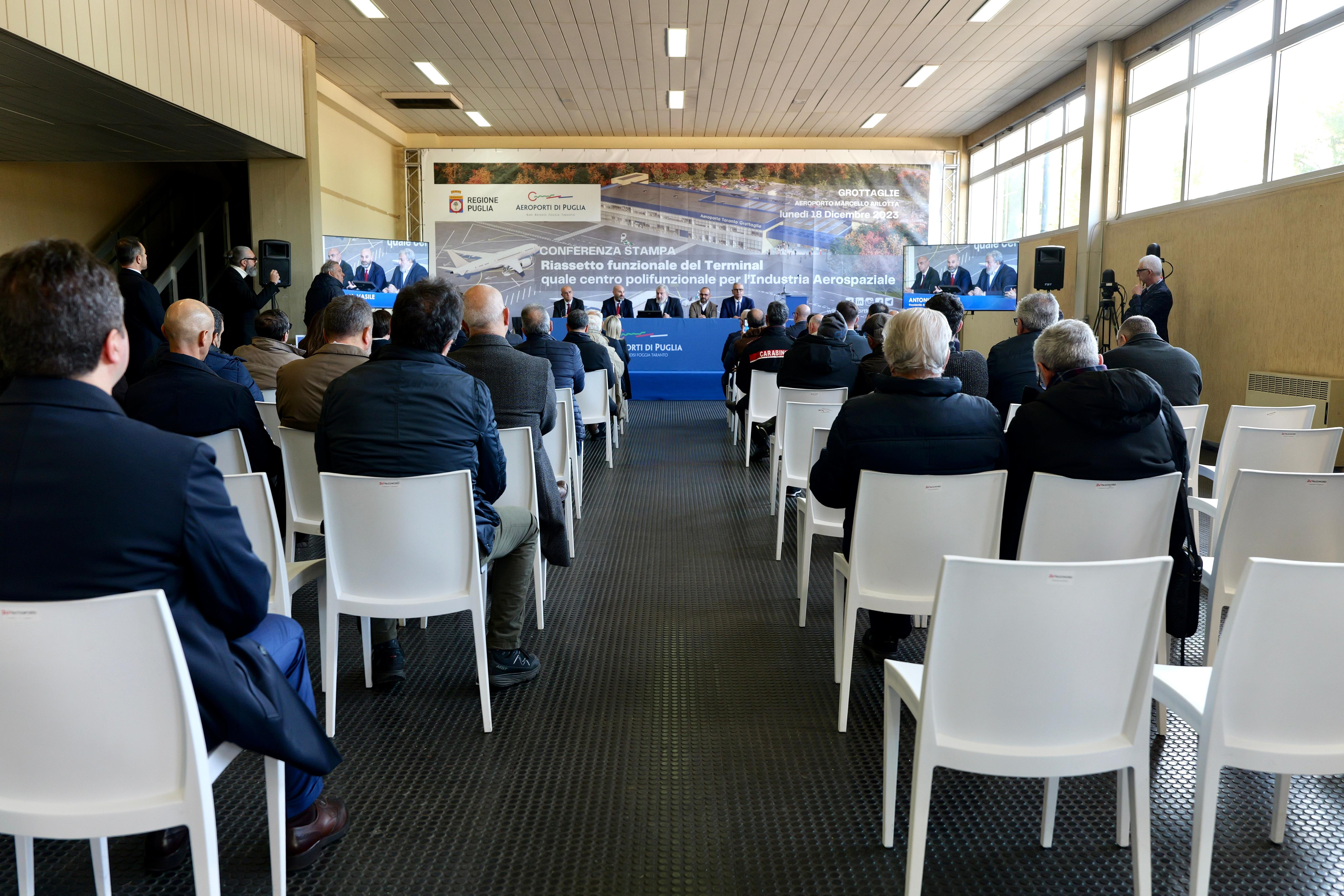 Galleria Grottaglie, entro il 2025 il nuovo ‘M.Arlotta’. Emiliano e Vasile: “Pronti per il futuro e per l’aerospazio” - Diapositiva 1 di 14