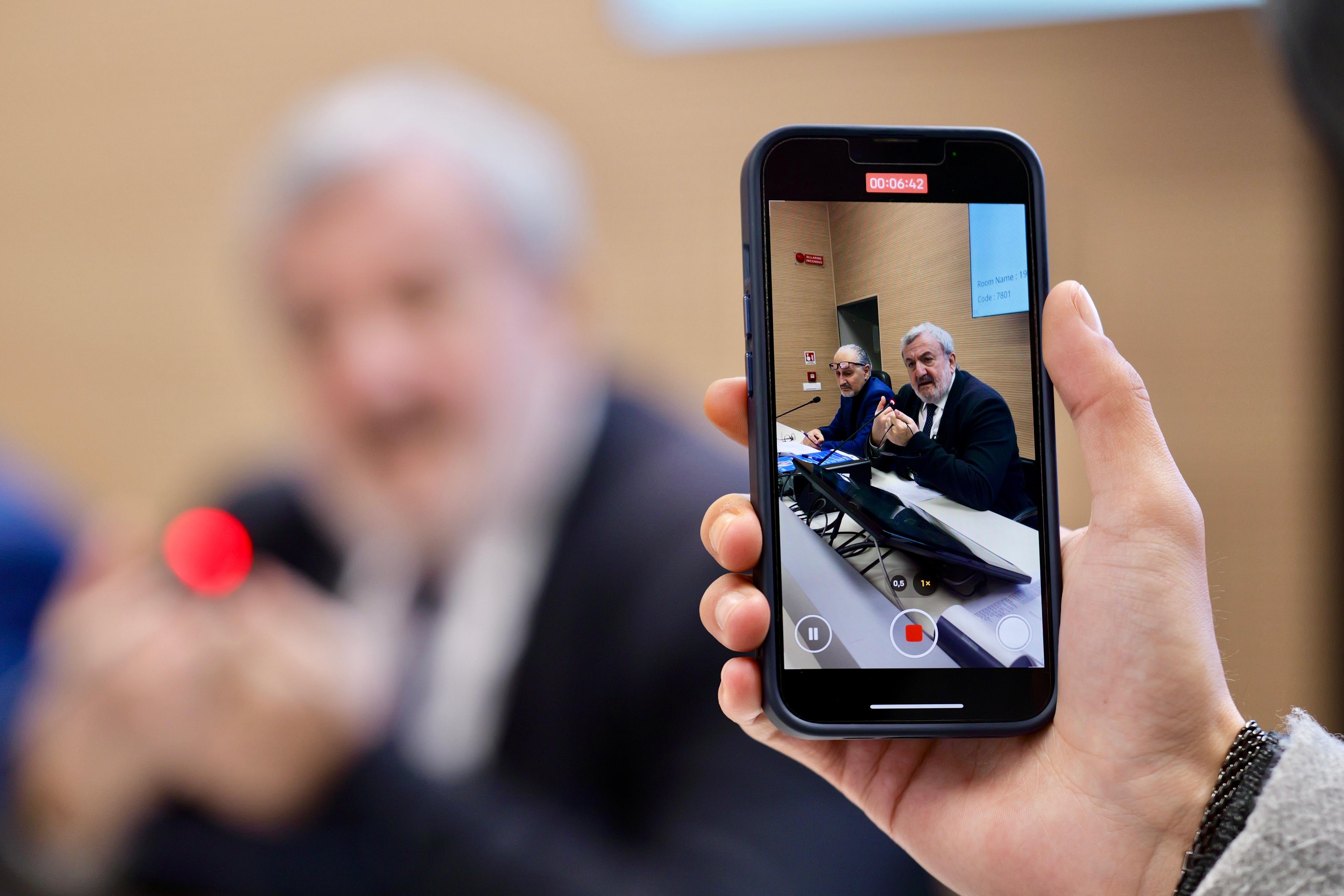 Galleria Vertenze Ilva, Leonardo, Versalis e automotive: Emiliano incontra sindacati e lavoratori - Diapositiva 13 di 18