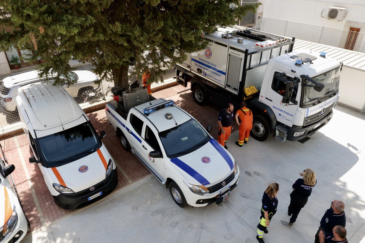 Galleria Il presidente Emiliano inaugura il presidio logistico operativo territoriale della Protezione civile a Montalbano di Fasano per la sicurezza della Provincia di Brindisi - Diapositiva 3 di 8