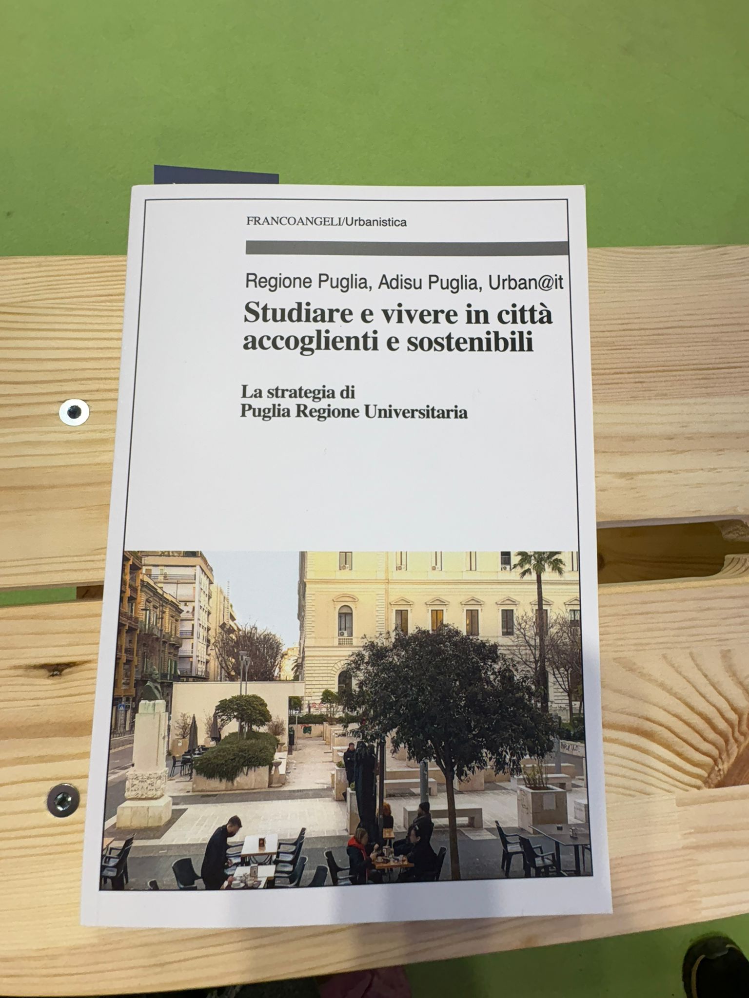 Galleria Presentato al Salone del libro di Torino il volume di Puglia Regione Universitaria - Diapositiva 4 di 5