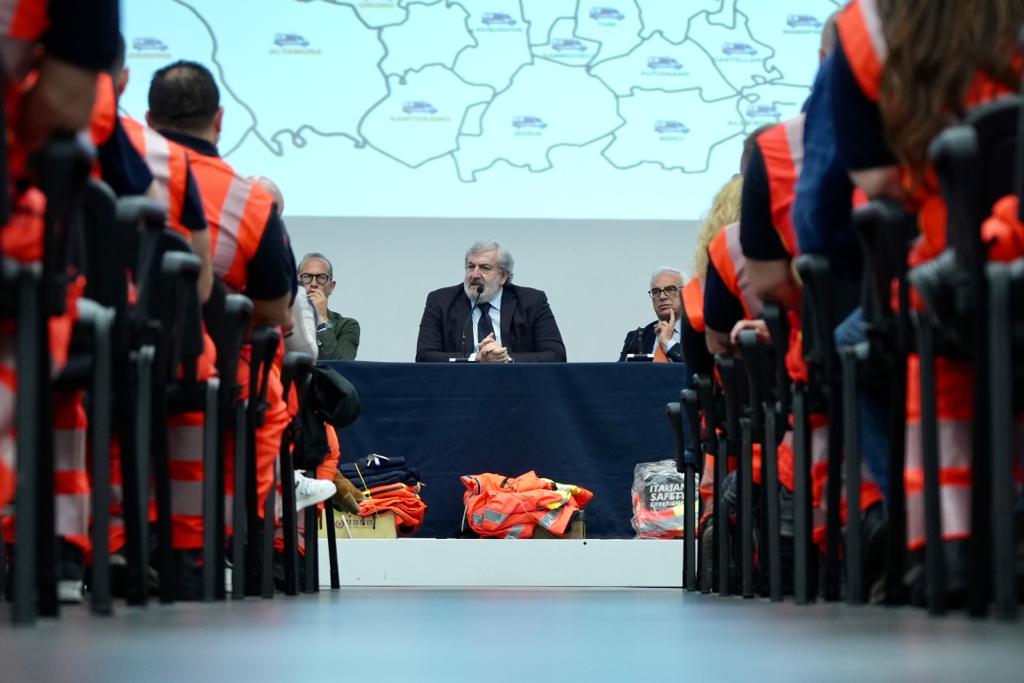 Galleria Il 118 ASL Bari cambia volto: ecco 55 nuove ambulanze  e 462 operatori assunti a tempo indeterminato in Sanitaservice - Diapositiva 19 di 21