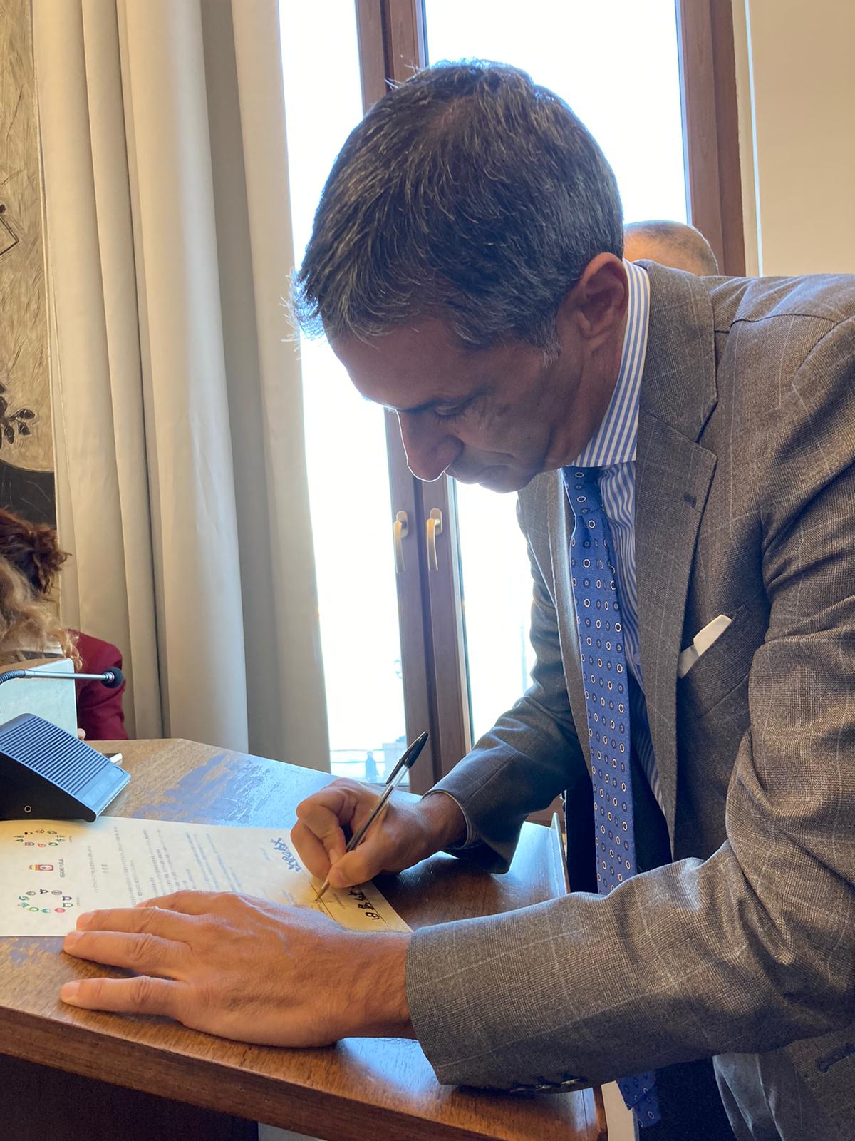 Galleria Patto di Amicizia tra Regione Puglia e la Prefettura di Saga: oggi a Bari una delegazione di 20 sindaci giapponesi per siglare un accordo di cooperazione e partenariato in ambito agricolo e agroalimentare - Diapositiva 6 di 12