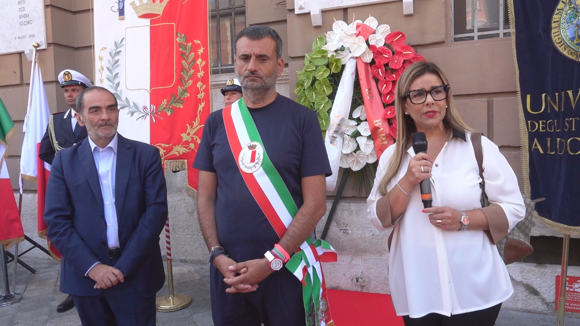 Galleria La Puglia ricorda la strage neofascista del 2 agosto 1980 a Bologna - Diapositiva 3 di 3