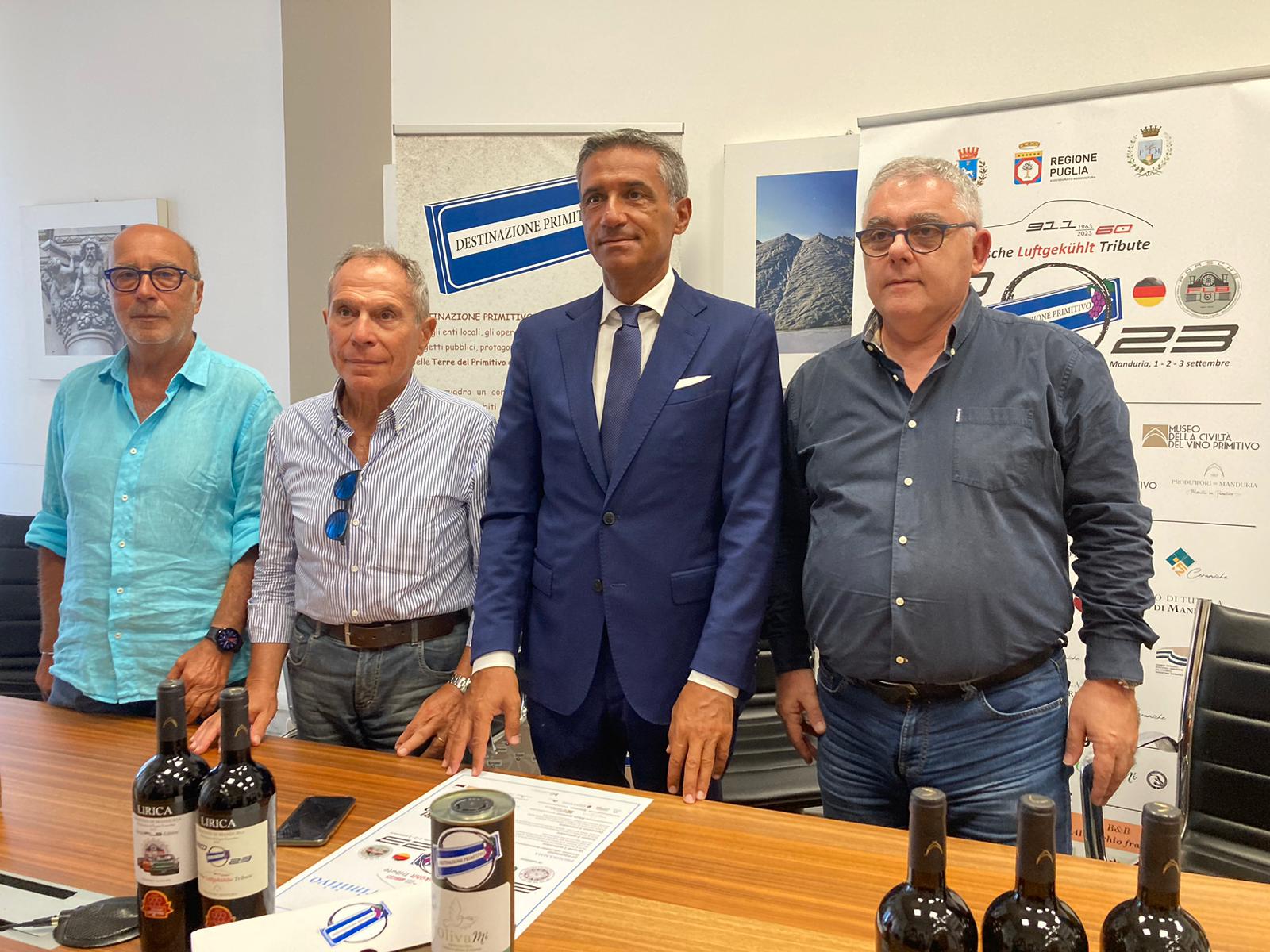 Galleria Destinazione Primitivo: l’1, il 2 e il 3 settembre 2023 il raduno delle Porsche d’epoca in un viaggio a tappe tra le terre della Dop di Manduria - Diapositiva 2 di 6