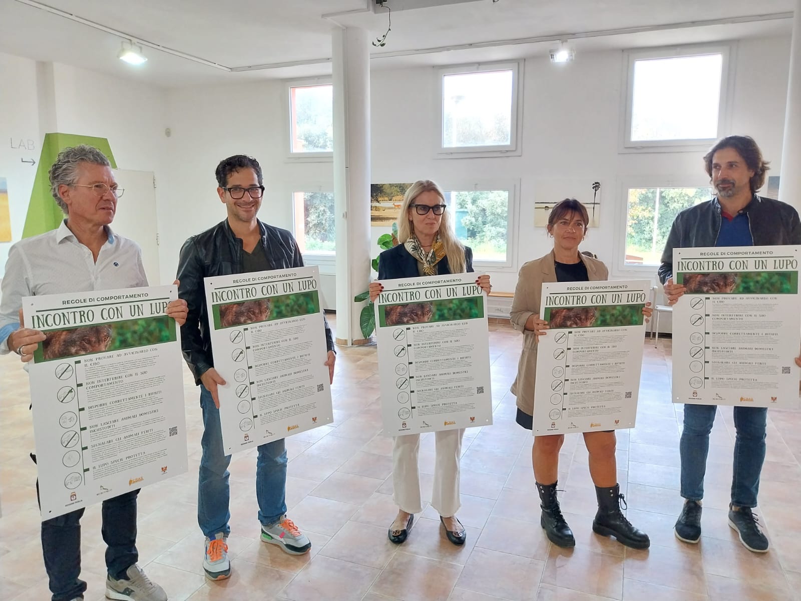 Galleria Studio e monitoraggio del lupo nel Salento: presentata la cartellonistica per le buone norme nella sua gestione - Diapositiva 3 di 4