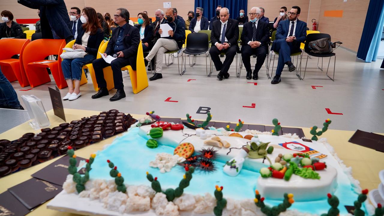 Galleria Una giornata dedicata all’Artigianato per riconoscerne il ruolo strategico nello sviluppo economico, culturale e sociale della Puglia    - Diapositiva 4 di 12