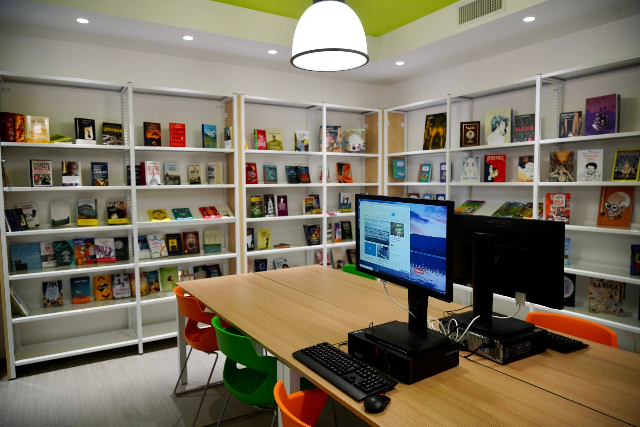 Galleria A CARBONARA L’INAUGURAZIONE DELLA COMMUNITY LIBRARY “MAUROGIOVANNI” NELLA SCUOLA DE MARINIS CON IL PRESIDENTE EMILIANO - Diapositiva 3 di 9