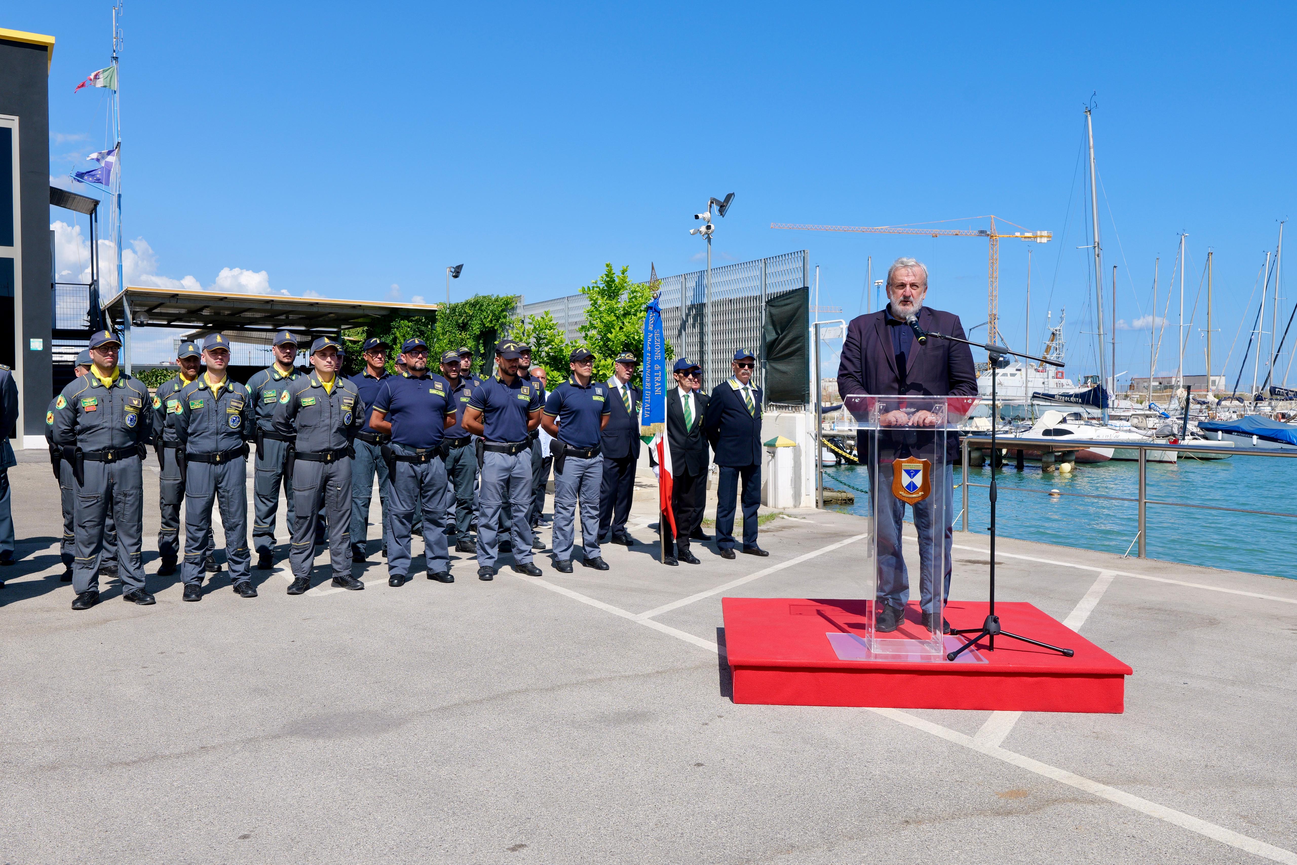Galleria EMILIANO ALLA CONSEGNA DEL BATTELLO DI SERVIZIO OPERATIVO 