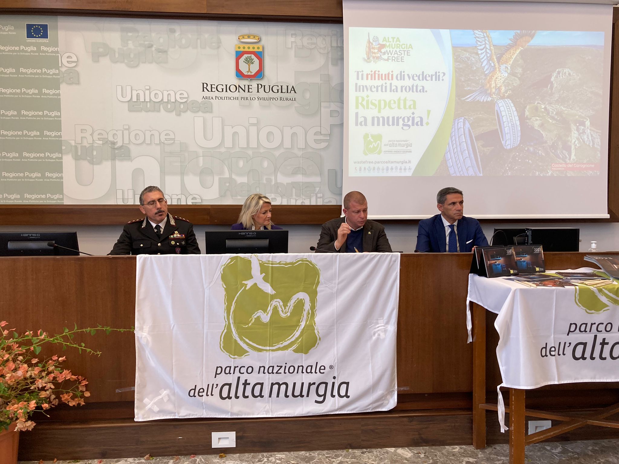 Galleria Il Parco dell’Alta Murgia presenta il calendario 2023 e il bilancio della campagna contro l’abbandono dei rifiuti - Diapositiva 2 di 5