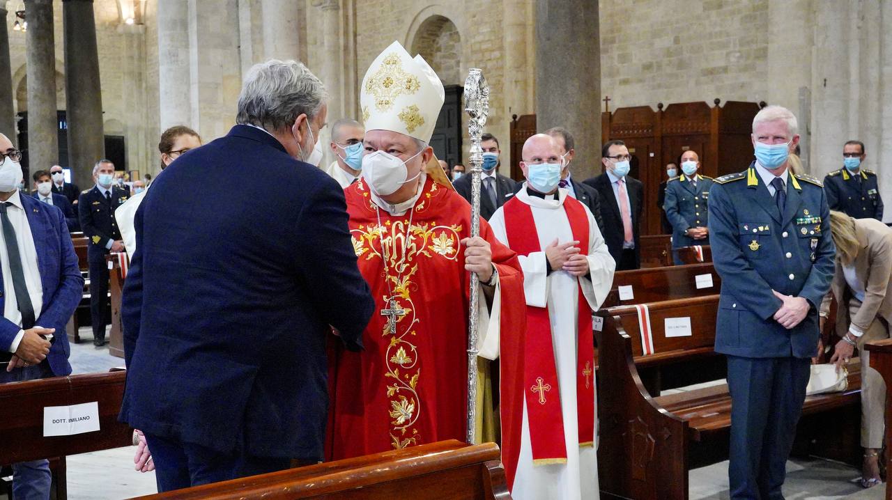 Galleria EMILIANO OGGI ALLE CELEBRAZIONI DELLA GUARDIA DI FINANZA - Diapositiva 5 di 11