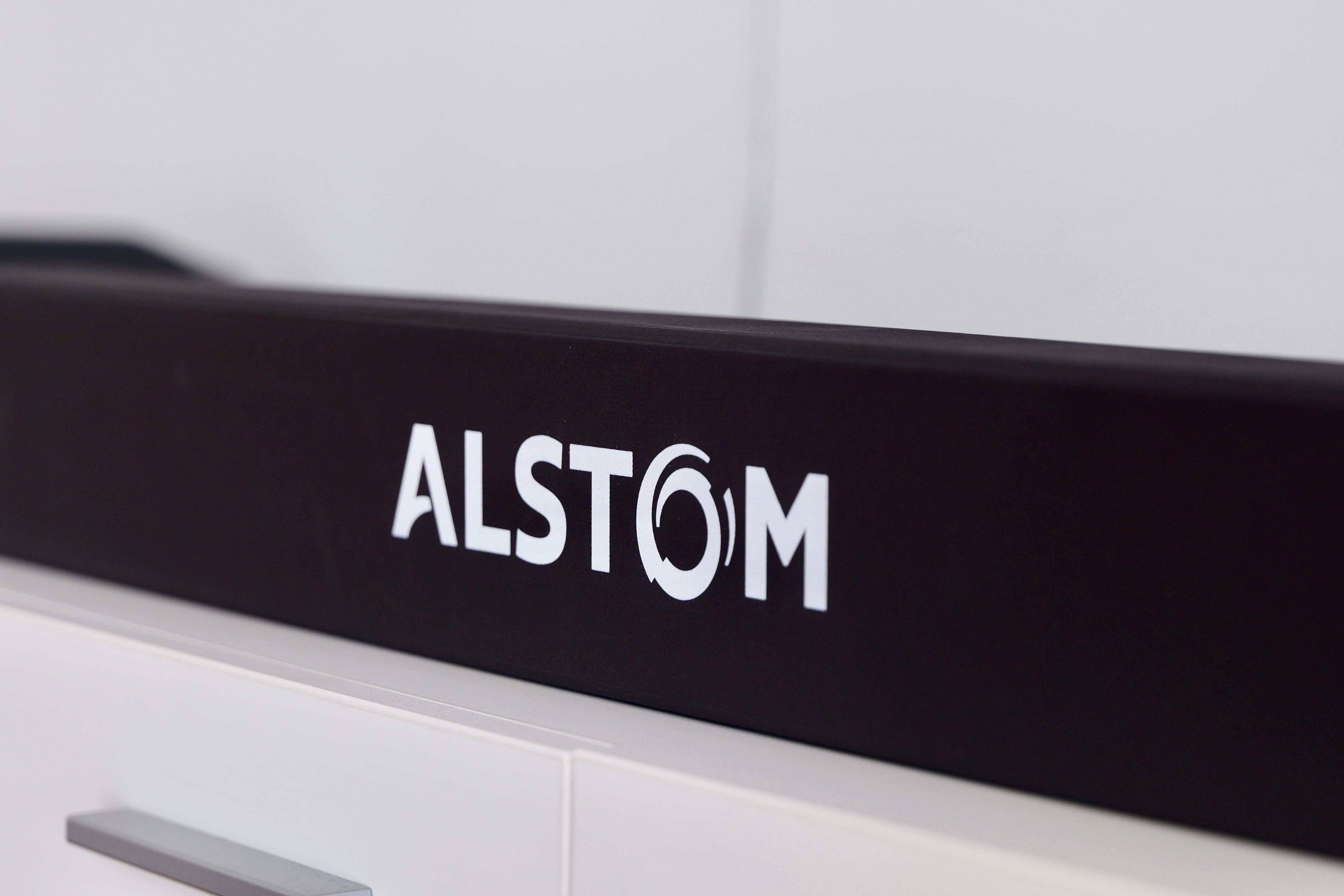 Galleria Trasporti, l’assessore Piemontese in visita alla sede Alstom di Modugno (Bari), dove si lavora sulle tecnologie applicate alla mobilità e alla sicurezza del trasporto ferroviario - Diapositiva 7 di 14