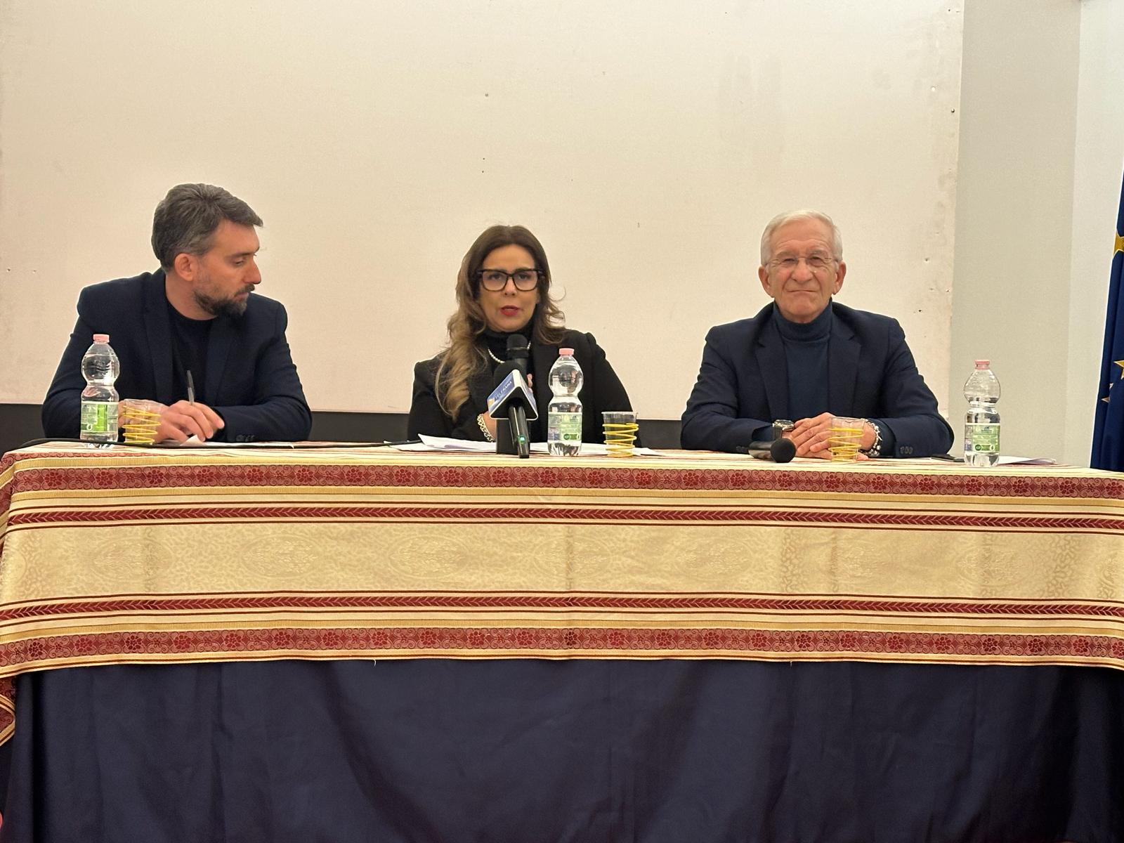 Galleria Trasporti, Maurodinoia e sindaci del Nord Salento uniti per chiedere a MIT e Anas 4 corsie sulla strada Bradanico-Salentina - Diapositiva 2 di 4