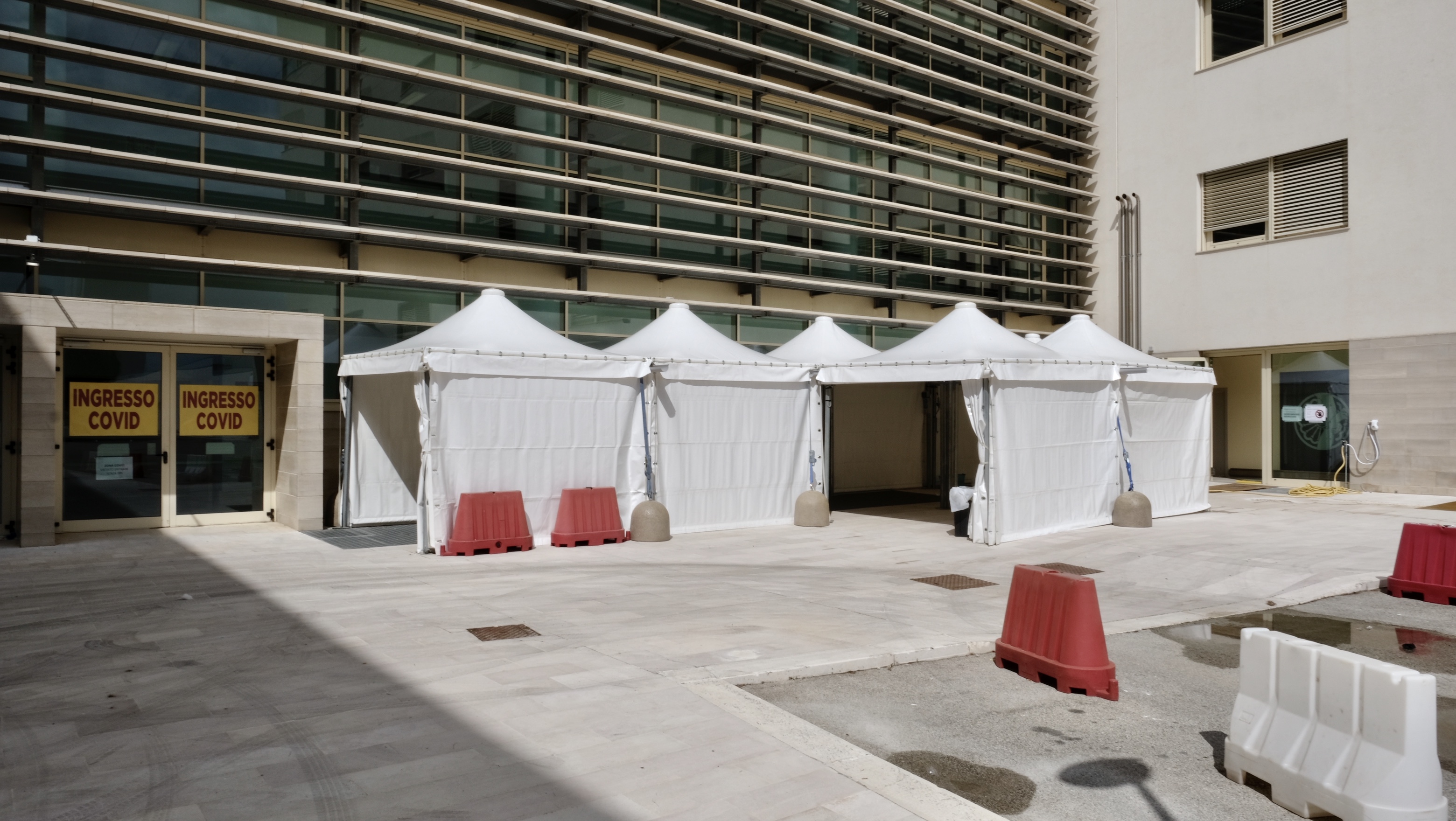 Galleria Piano ospedaliero Coronavirus Regione Puglia: al Miulli struttura Covid efficiente, sicura e immediatamente operativa, potenziata anche la diagnostica - Diapositiva 6 di 7