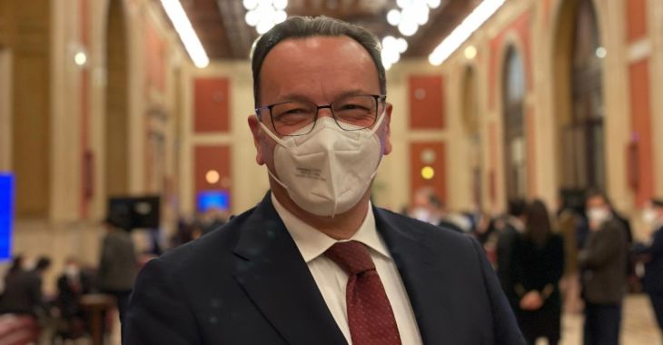 Galleria Emiliano alla prima votazione per l'elezione del Capo dello Stato: “Mi auguro che lo spirito delle Regioni possa servire a trovare unità” - Diapositiva 2 di 3