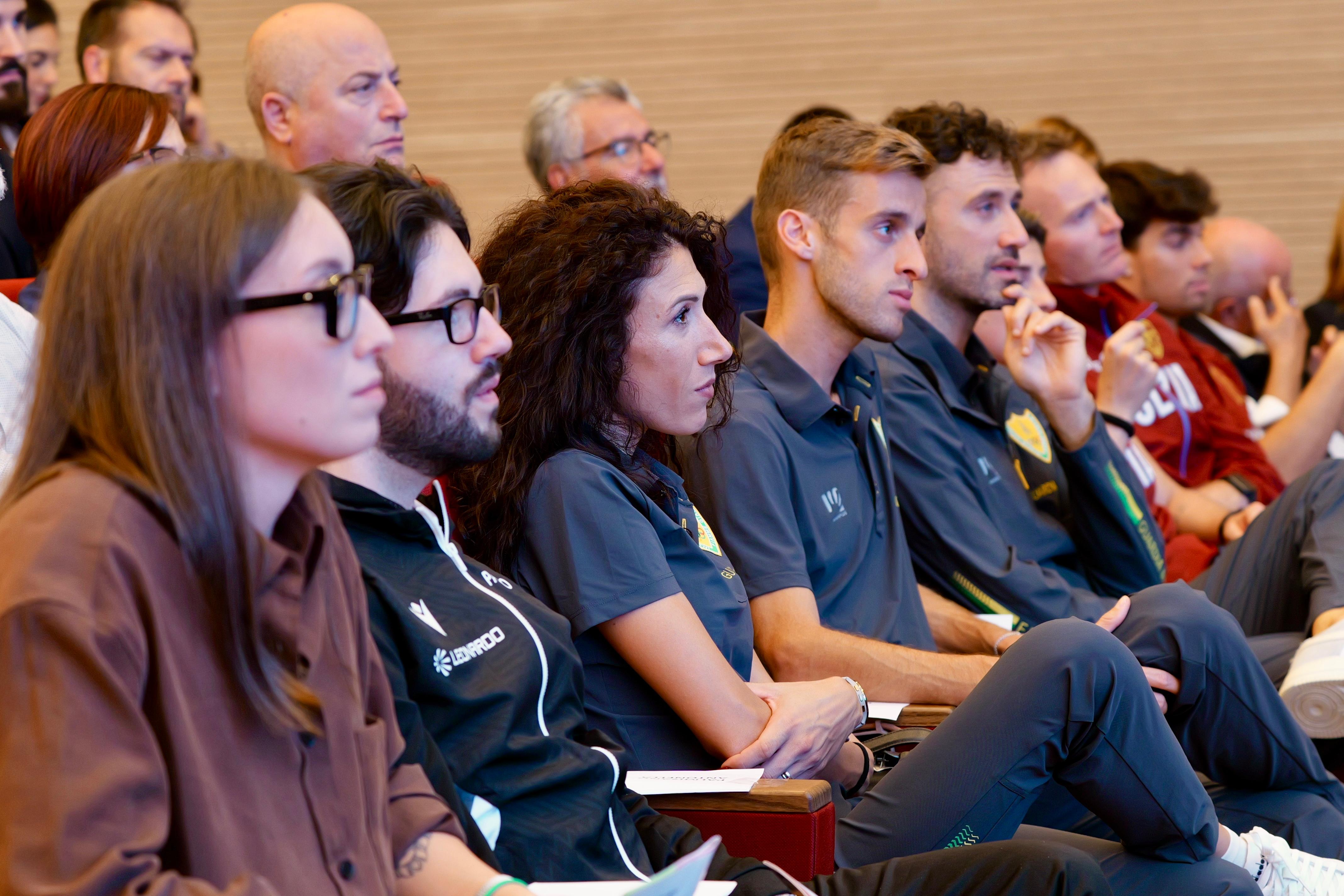 Galleria “Insieme è un’altra partita”, ai ct dell’Italvolley De Giorgi e Velasco e al presidente Fipav Manfredi il riconoscimento “Radice di Puglia” - Diapositiva 13 di 17