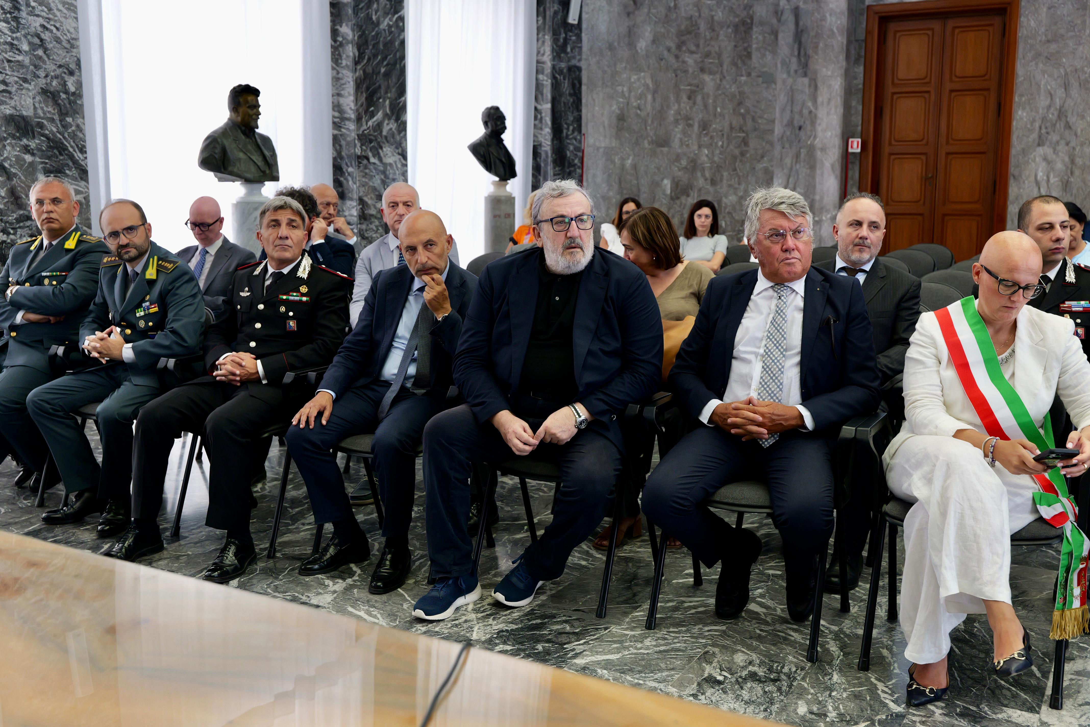 Galleria IL PRESIDENTE EMILIANO RICORDA IL GIUDICE BORSELLINO E GLI AGENTI DELLA SCORTA - Diapositiva 1 di 3