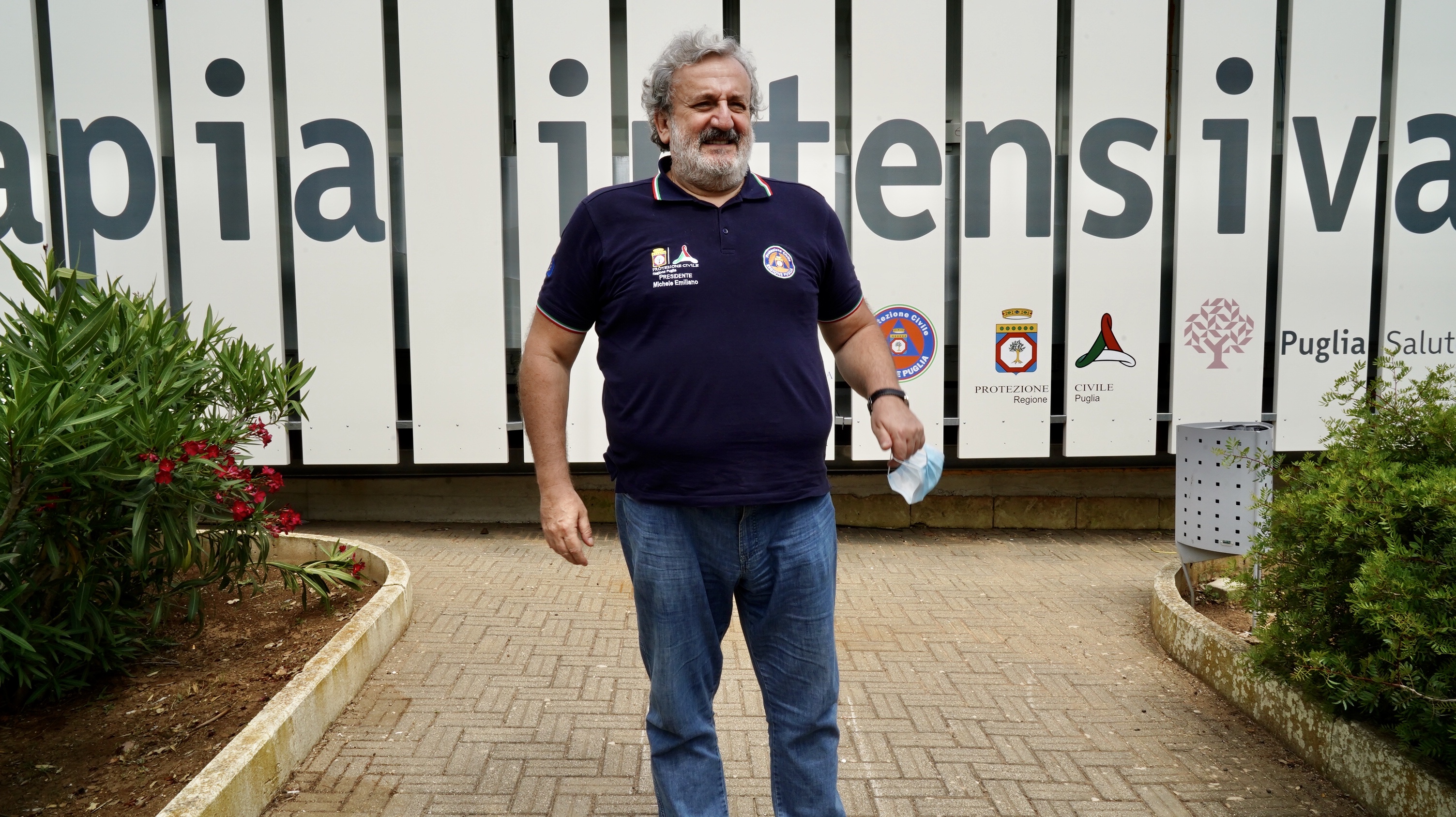 Galleria Emiliano visita il nuovo reparto di terapia intensiva realizzato dalla Protezione Civile della Regione Puglia - Diapositiva 11 di 11