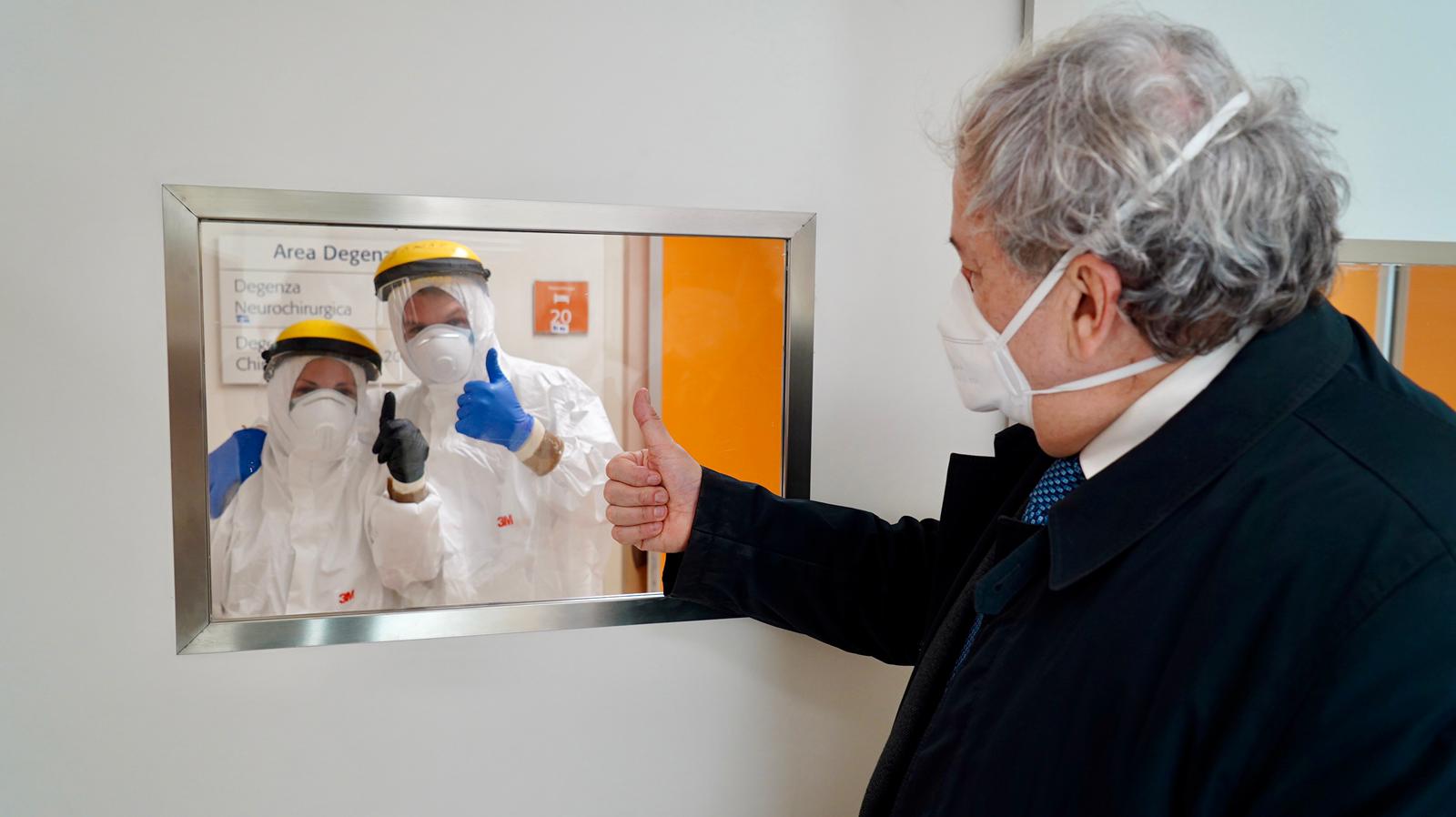 Galleria Potenziamento della rete ospedaliera. Attivati sedici posti di terapia intensiva respiratoria Covid al Dea “V. Fazzi” - Diapositiva 10 di 19