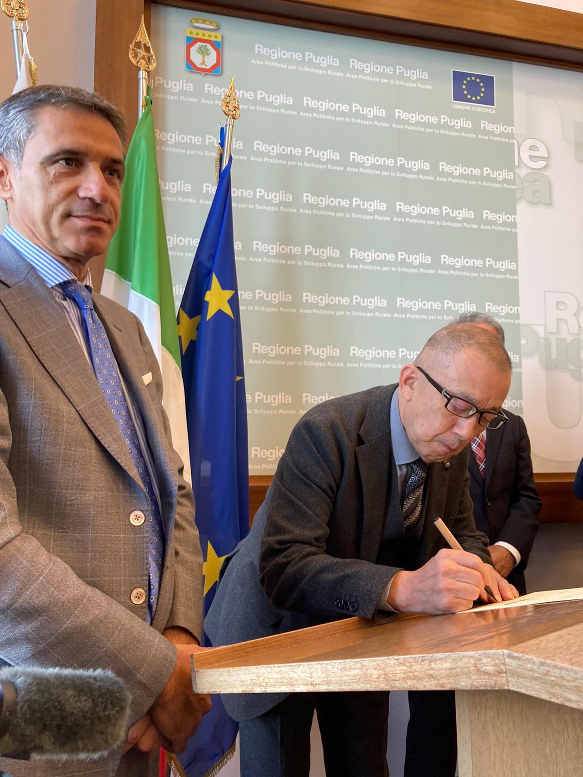 Galleria Patto di Amicizia tra Regione Puglia e la Prefettura di Saga: oggi a Bari una delegazione di 20 sindaci giapponesi per siglare un accordo di cooperazione e partenariato in ambito agricolo e agroalimentare - Diapositiva 5 di 12